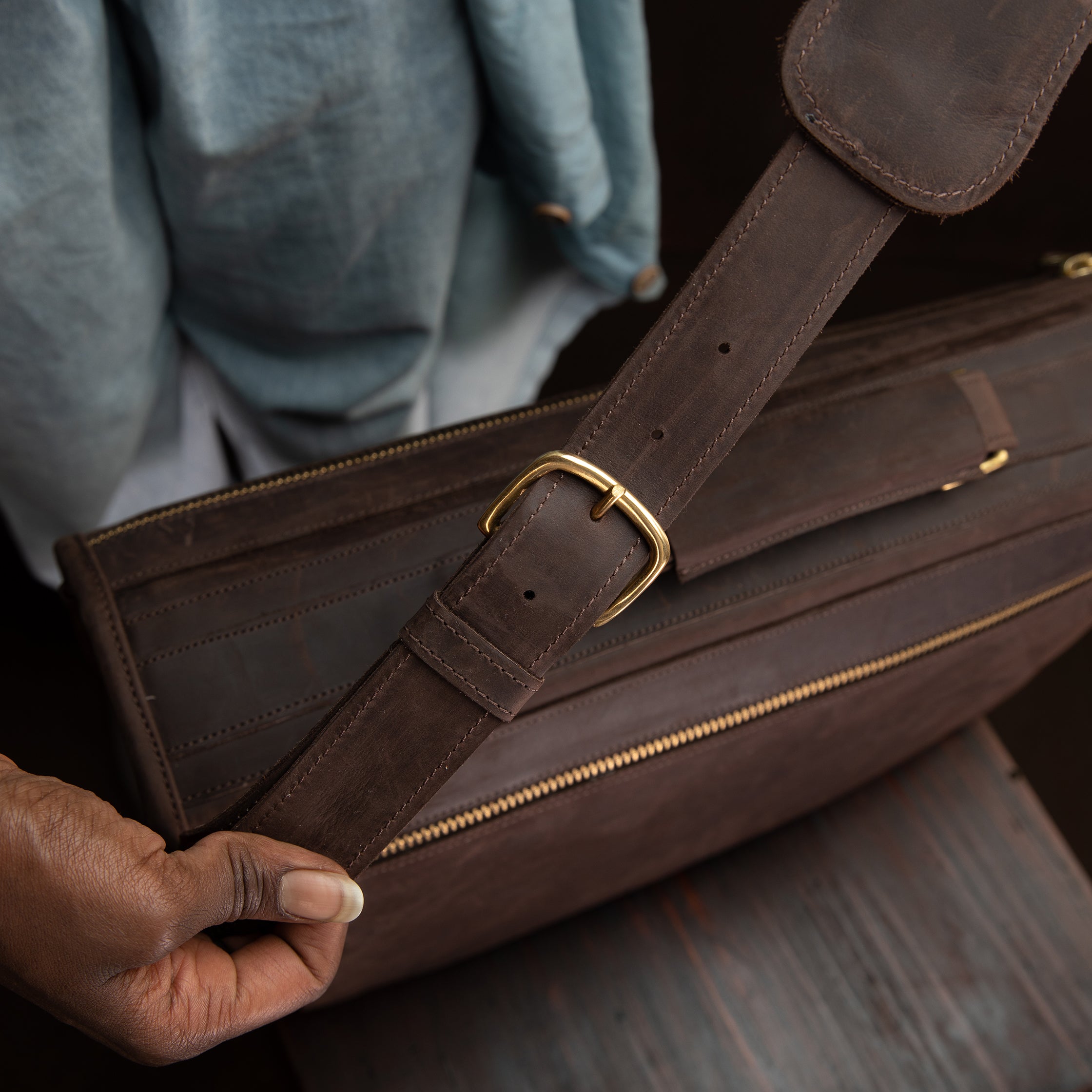 Pull Up Leather Executive Briefcase - Sandstorm Kenya (KE)