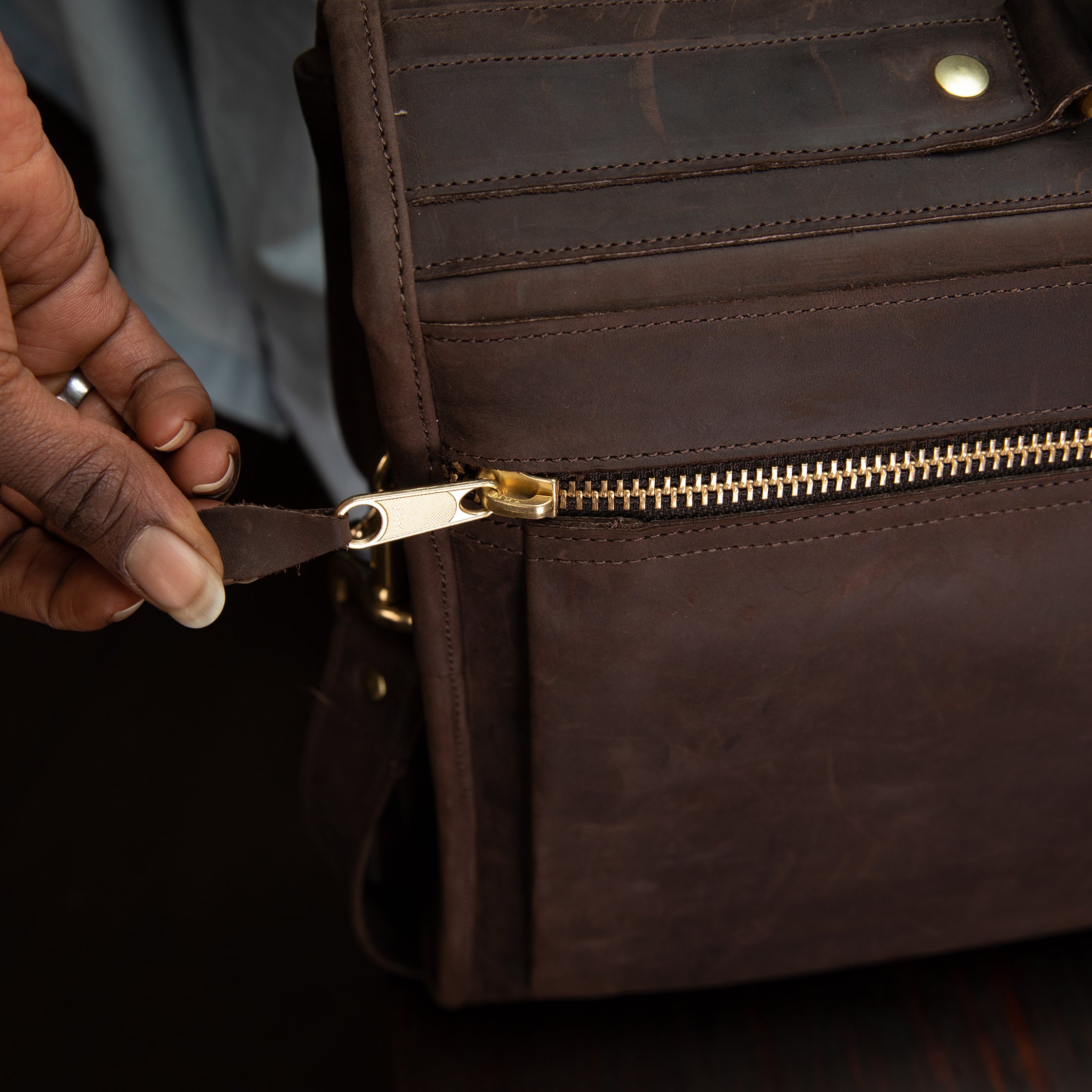 Pull Up Leather Executive Briefcase - Sandstorm Kenya (KE)