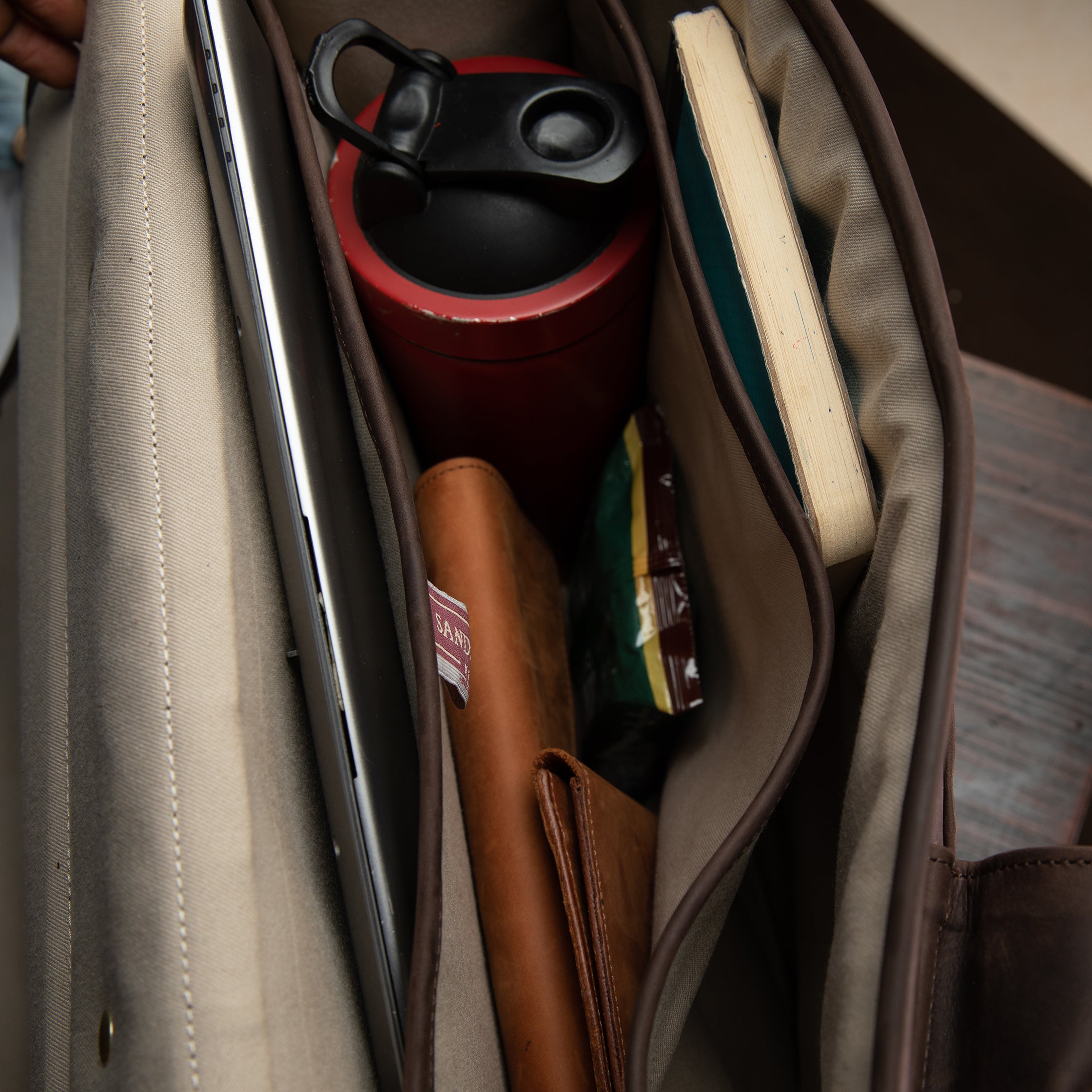 Pull Up Leather Executive Briefcase - Sandstorm Kenya (KE)
