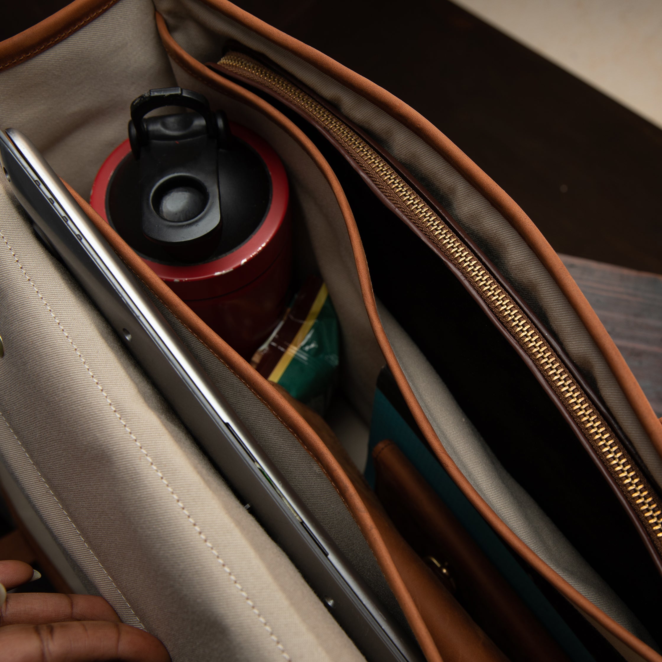 Pull Up Leather Executive Briefcase - Sandstorm Kenya (KE)