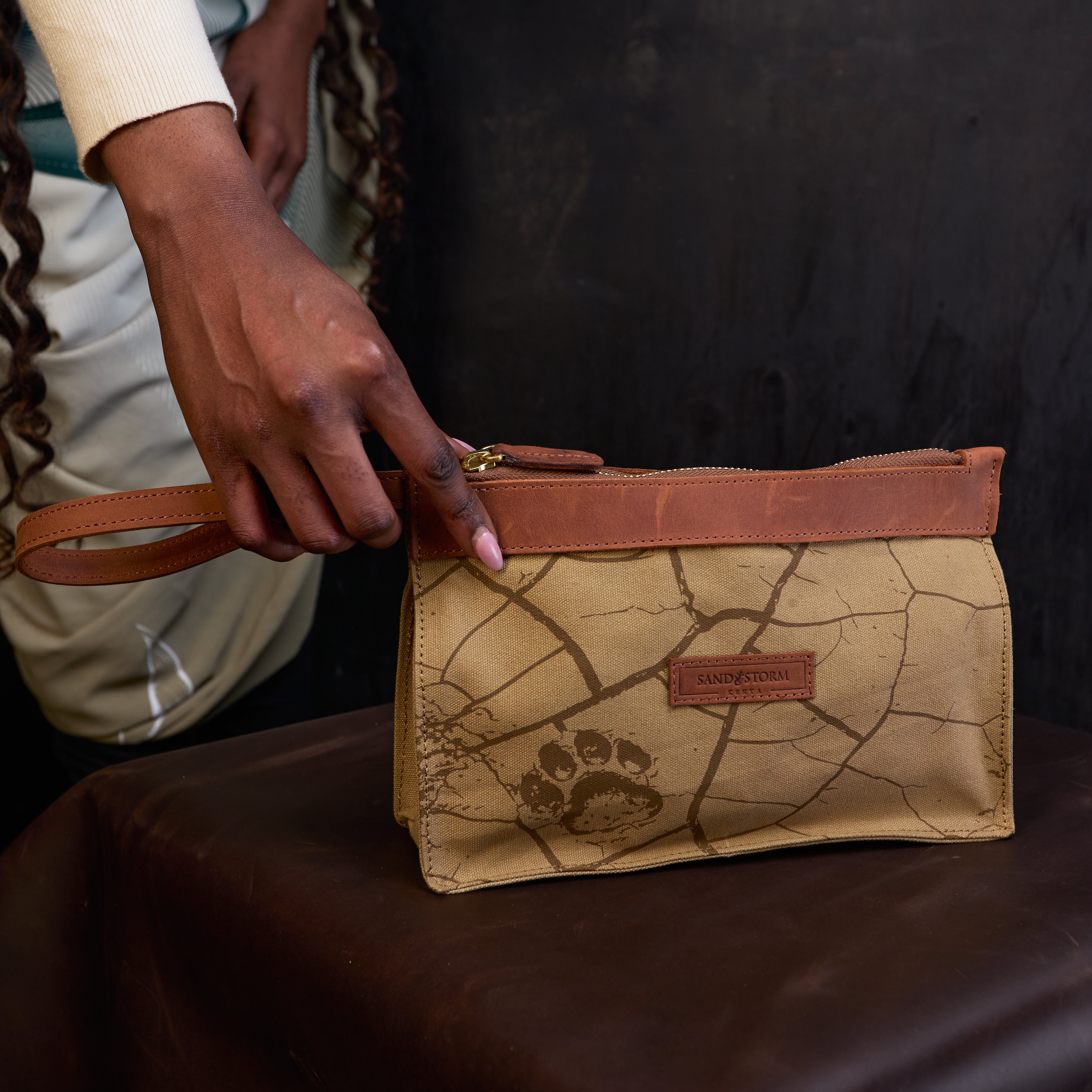 Agnes pouch x Lion Guardian