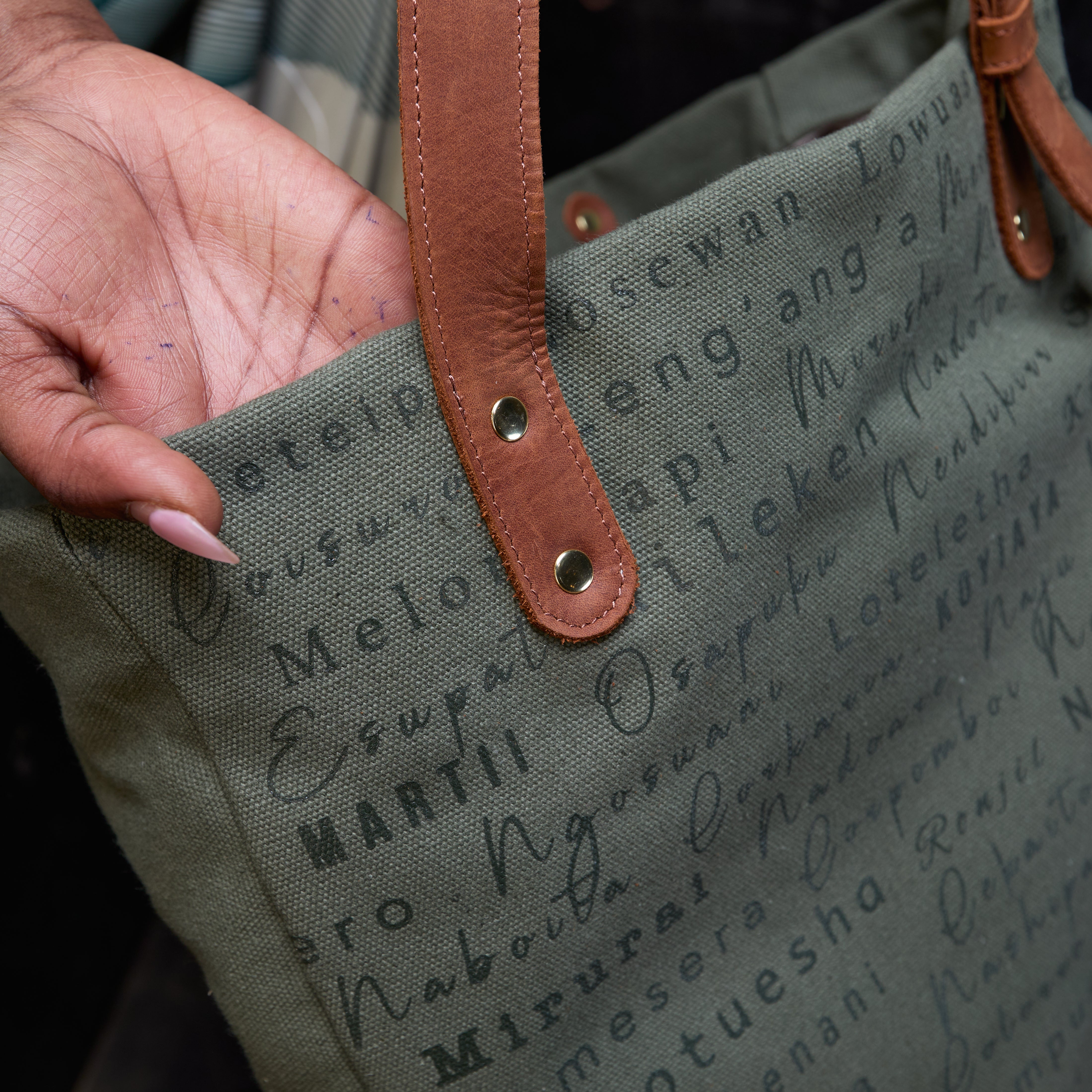 Canvas Metrine Tote x Lion Guardian (Bond)