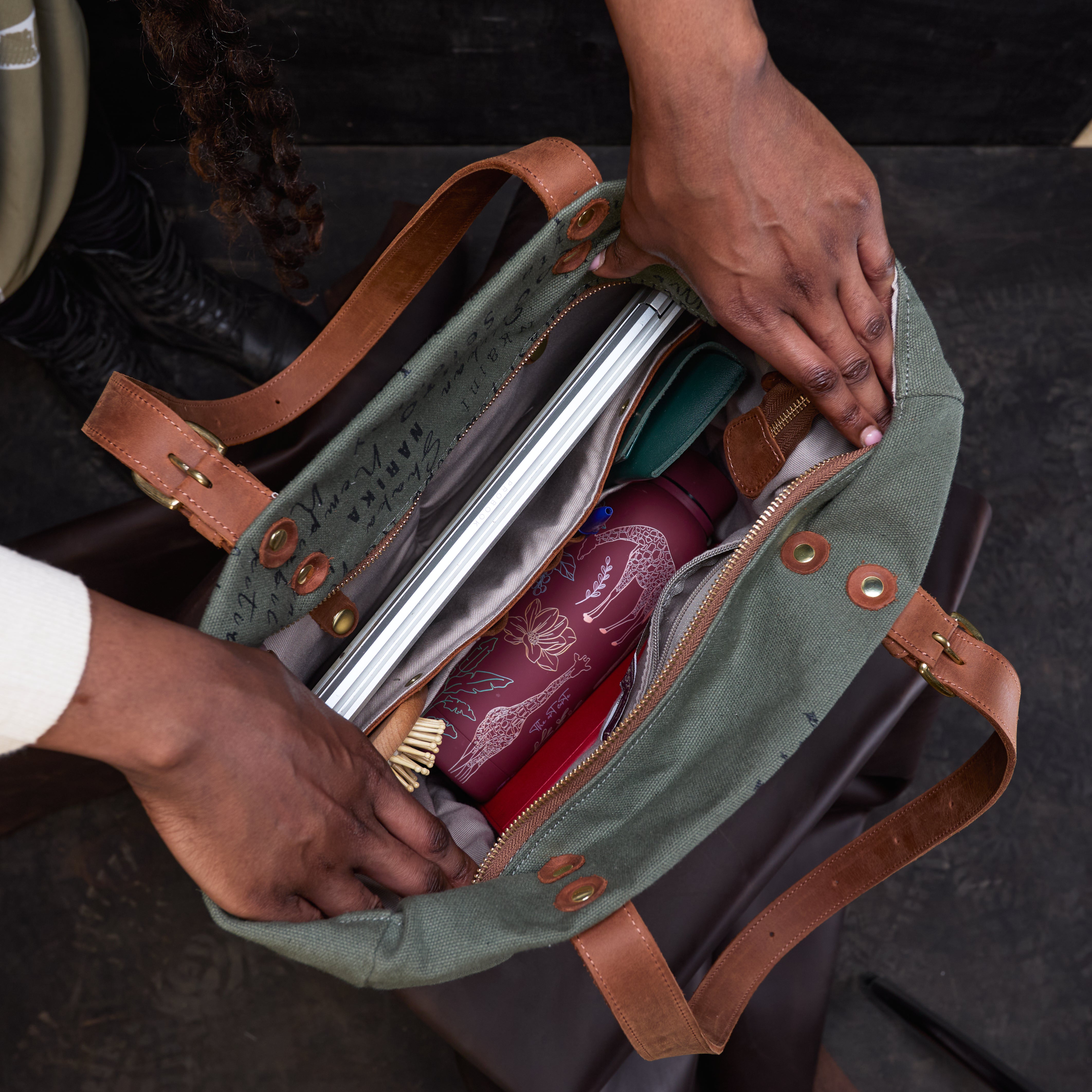 Canvas Metrine Tote x Lion Guardian (Bond)