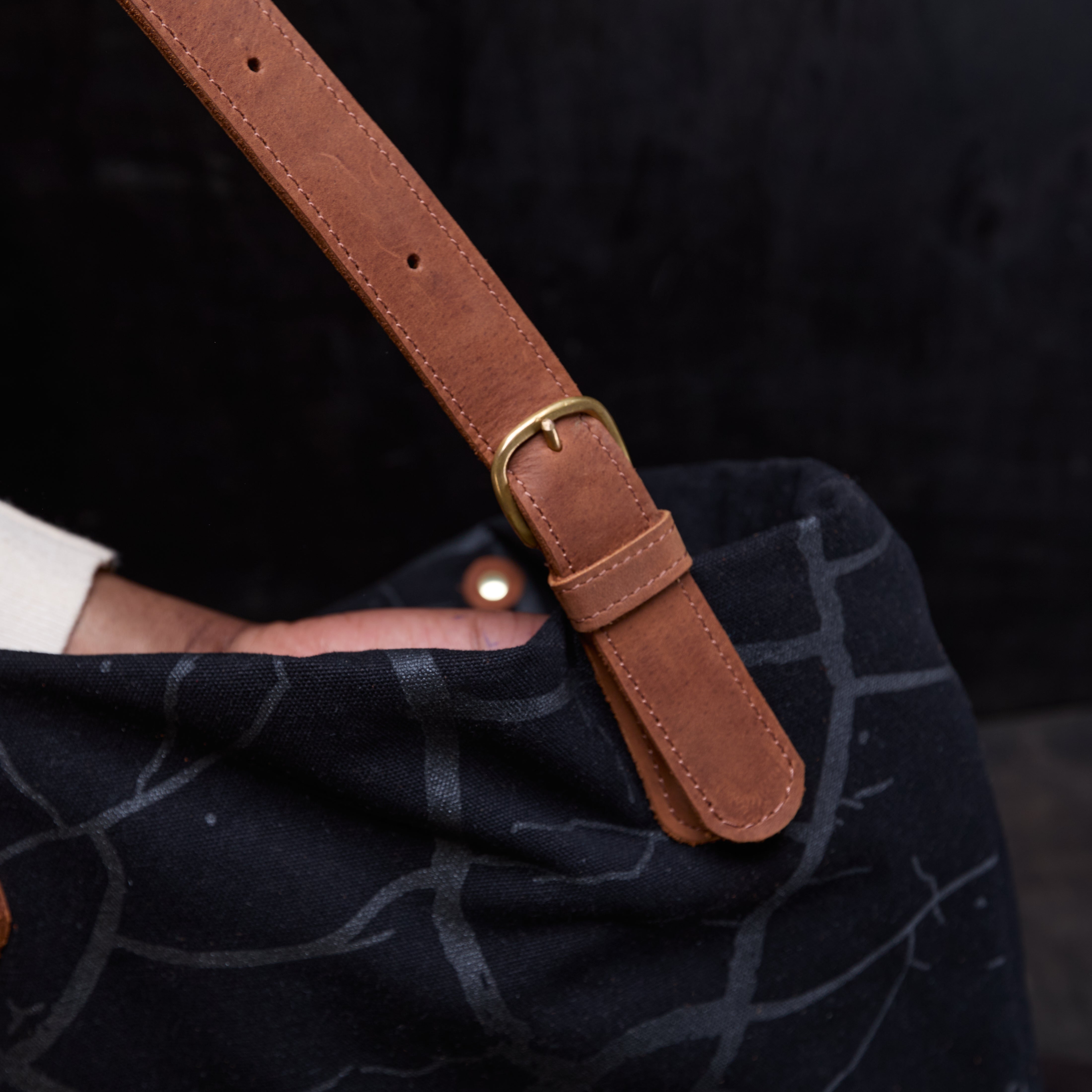 Canvas Metrine Tote x Lion Guardian (Bond)