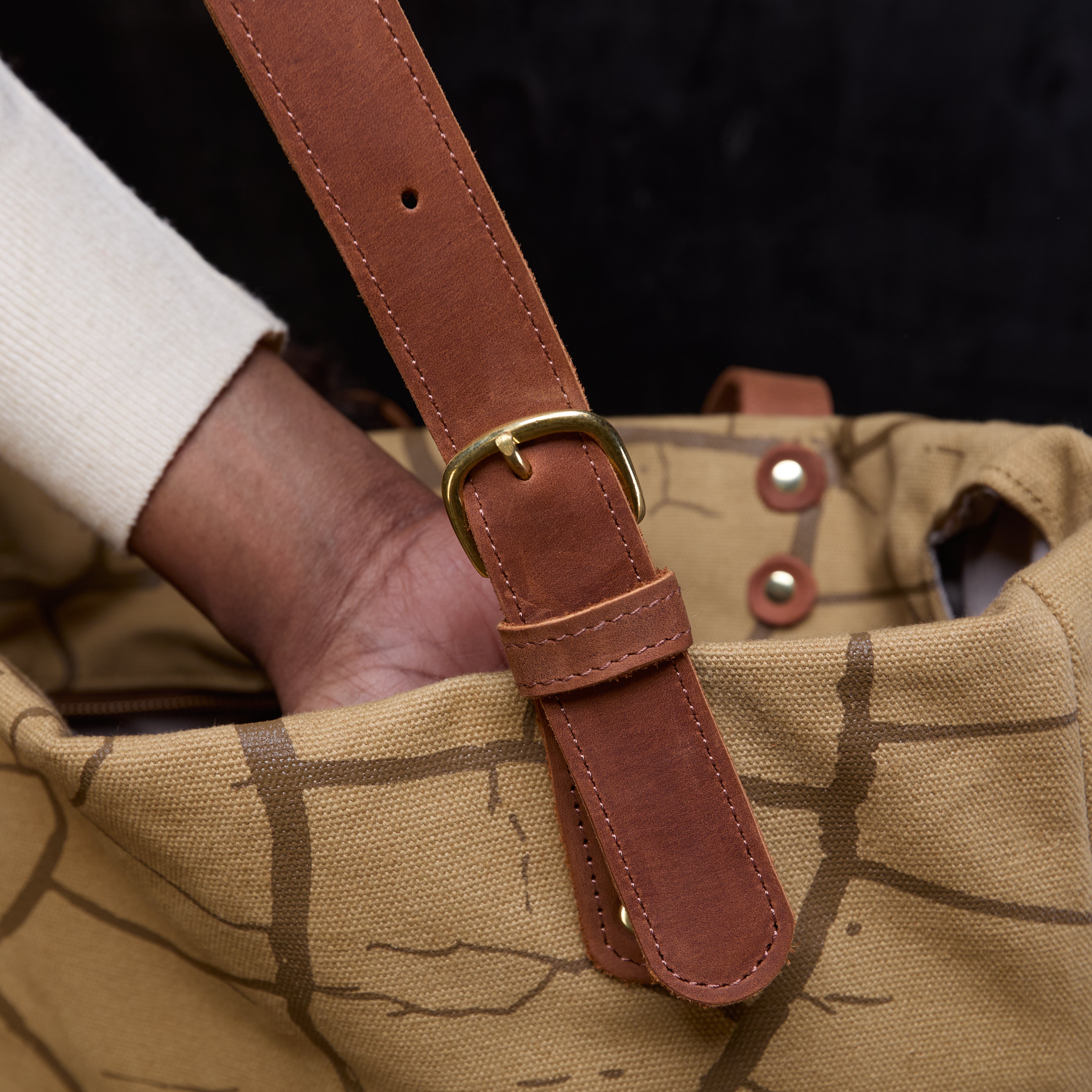 Canvas Metrine Tote x Lion Guardian (Bond)