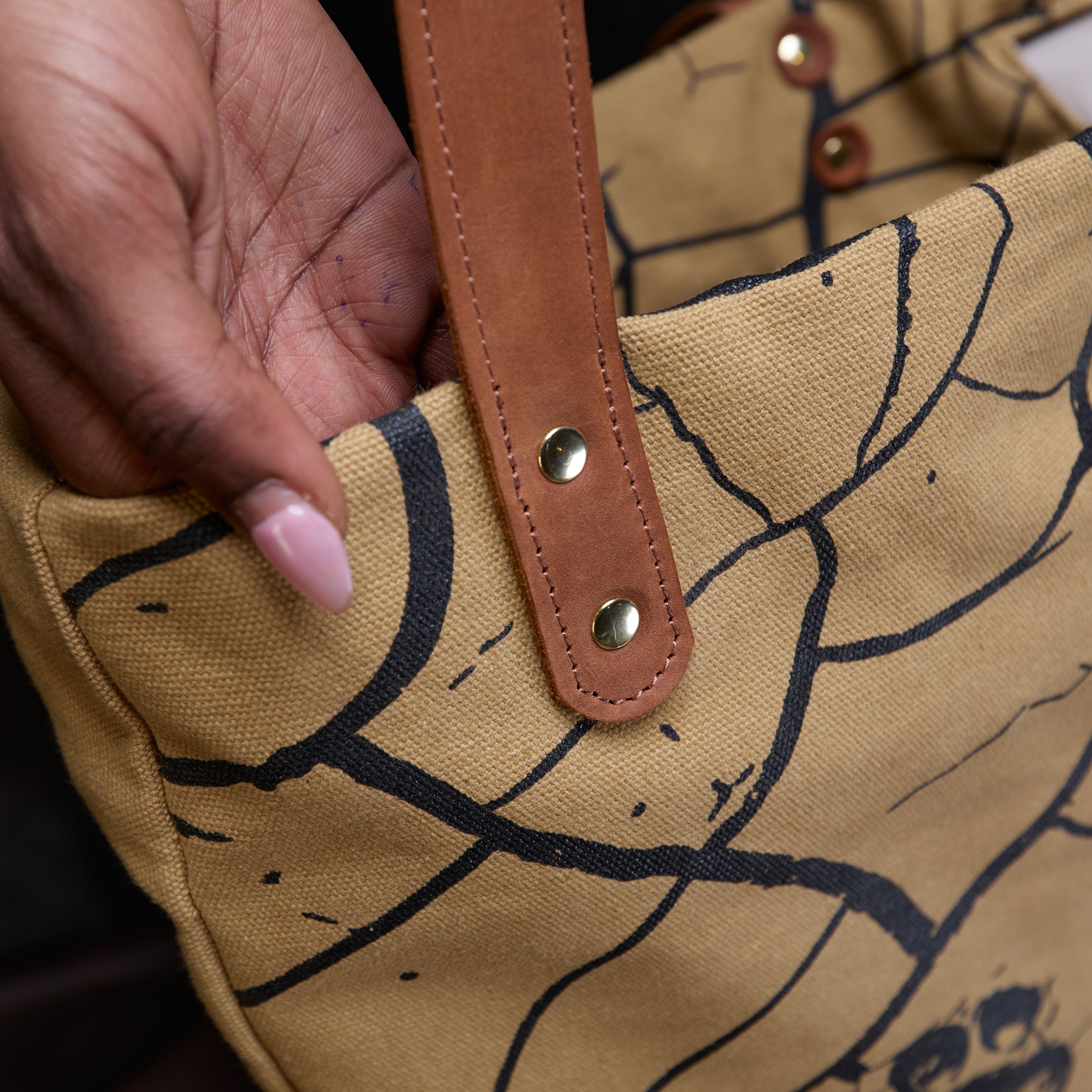 Canvas Metrine Tote x Lion Guardian (Bond)