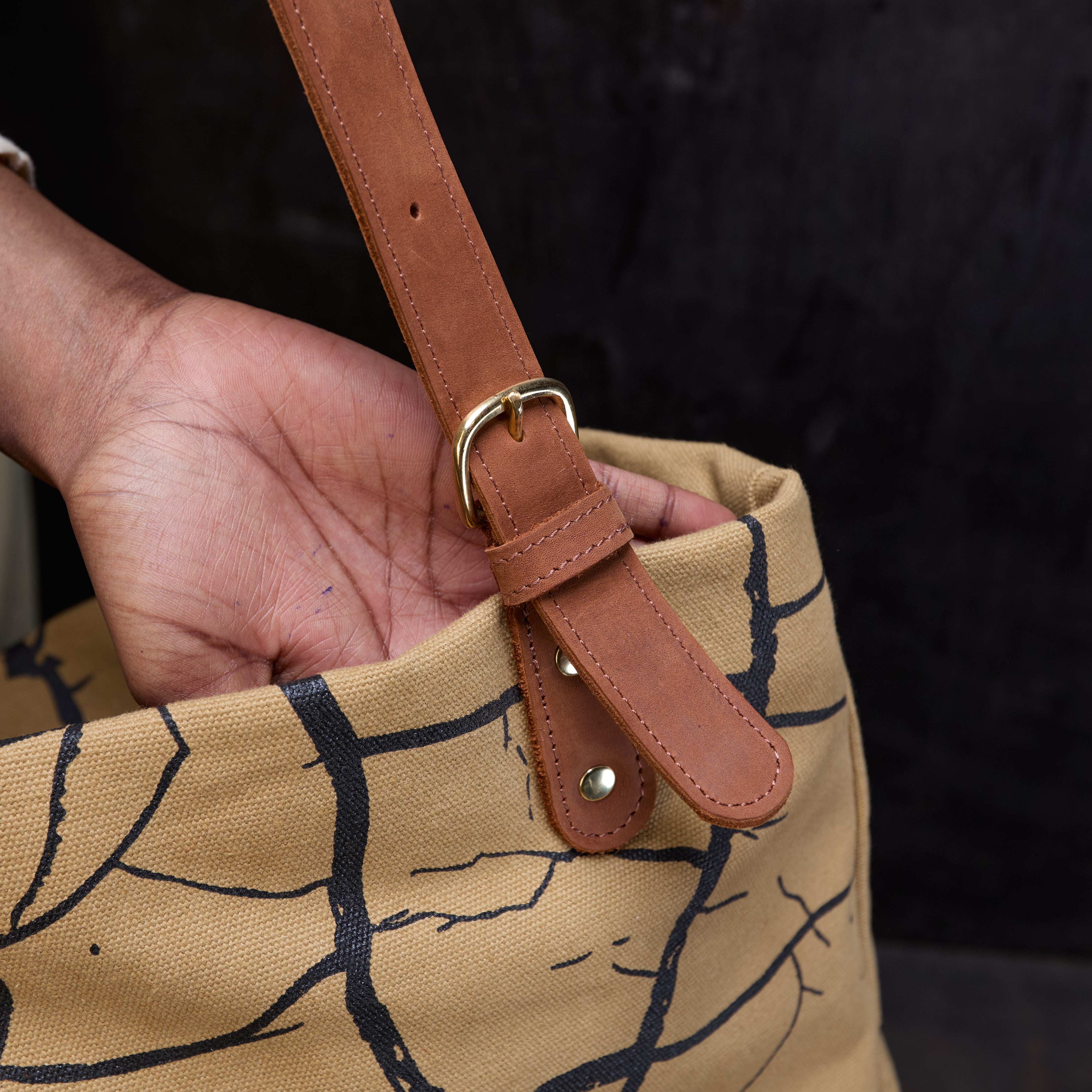 Canvas Metrine Tote x Lion Guardian (Bond)