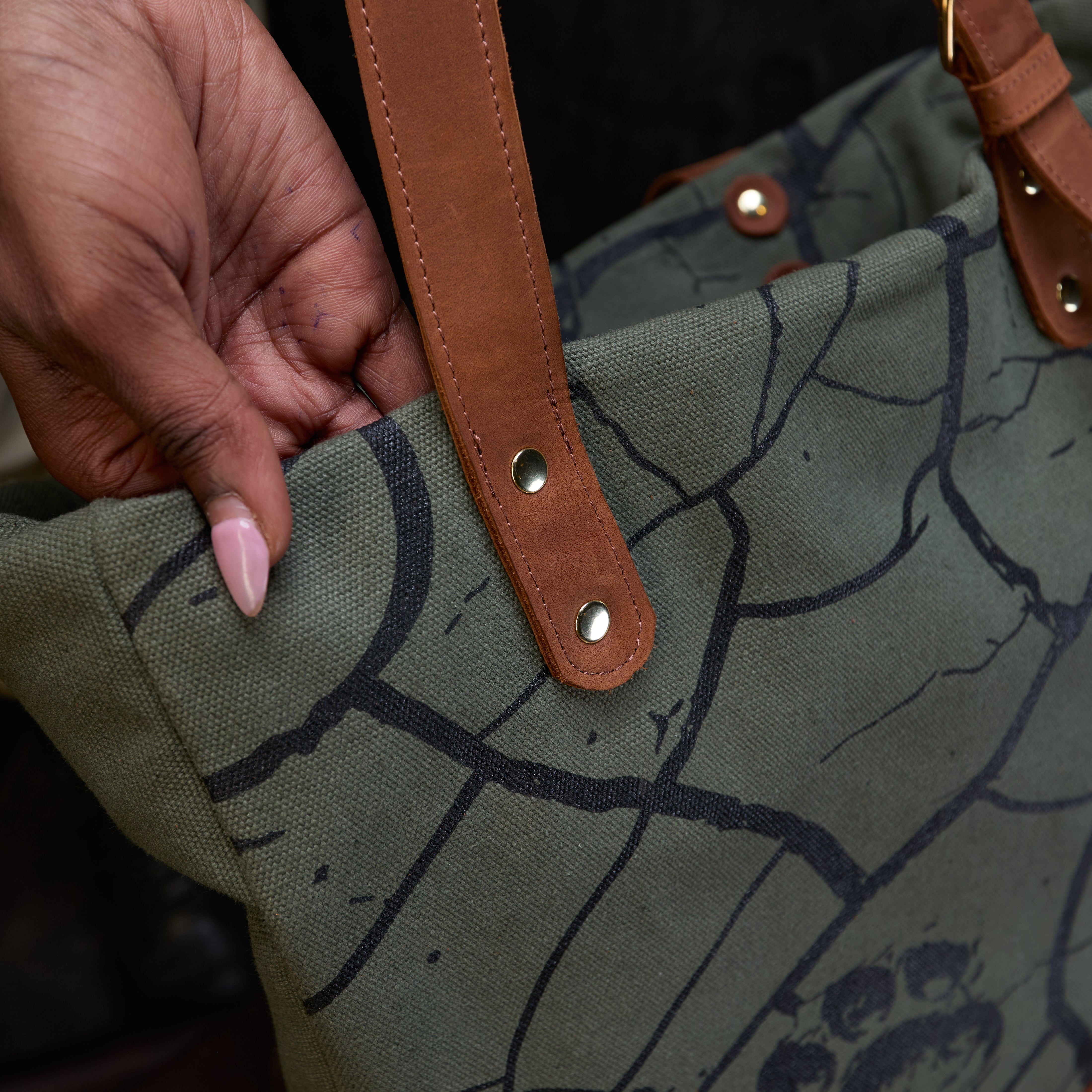 Canvas Metrine Tote x Lion Guardian (Bond)