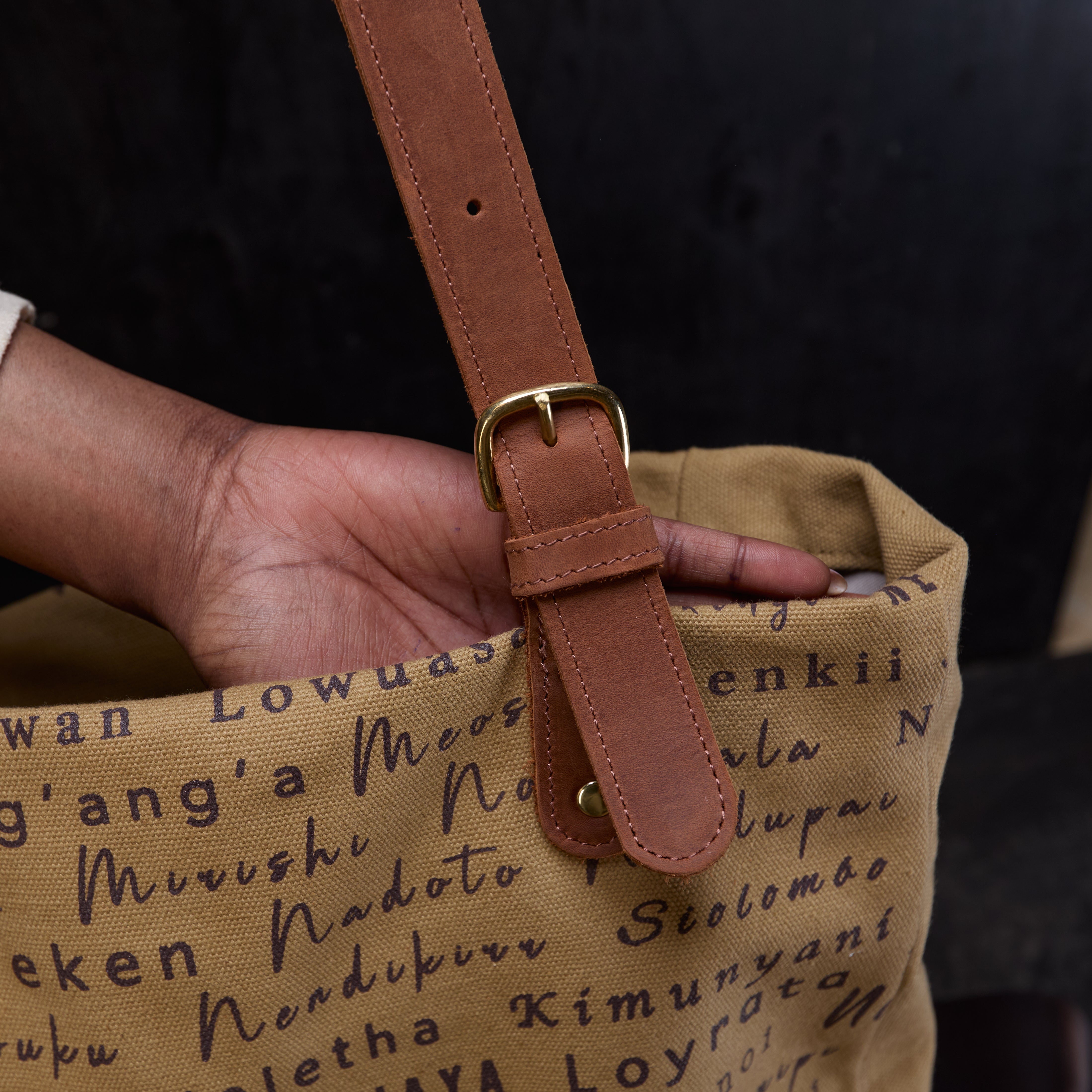 Canvas Metrine Tote x Lion Guardian (Bond)