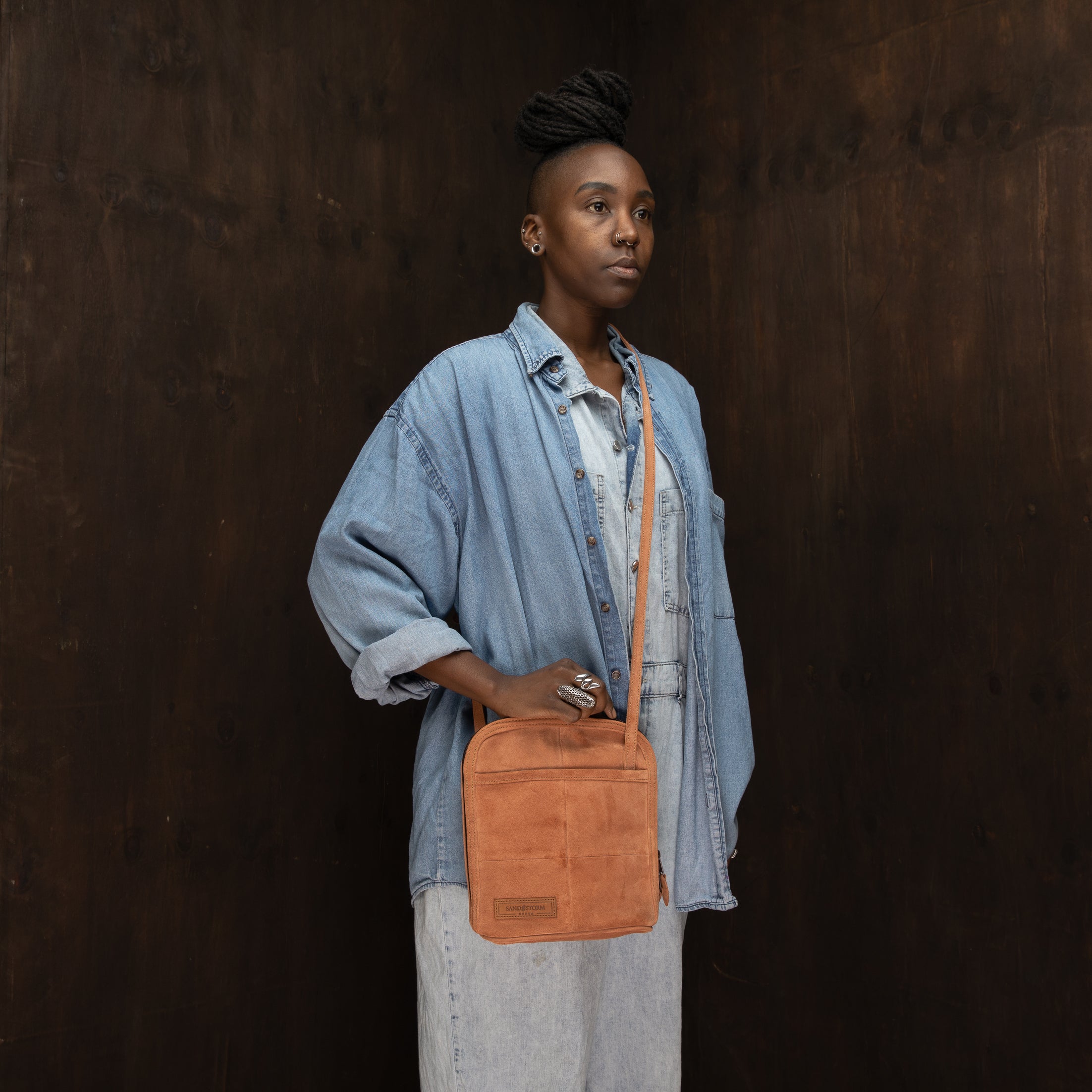 Suede Sporran Crossbody - Sandstorm Kenya (Intl)