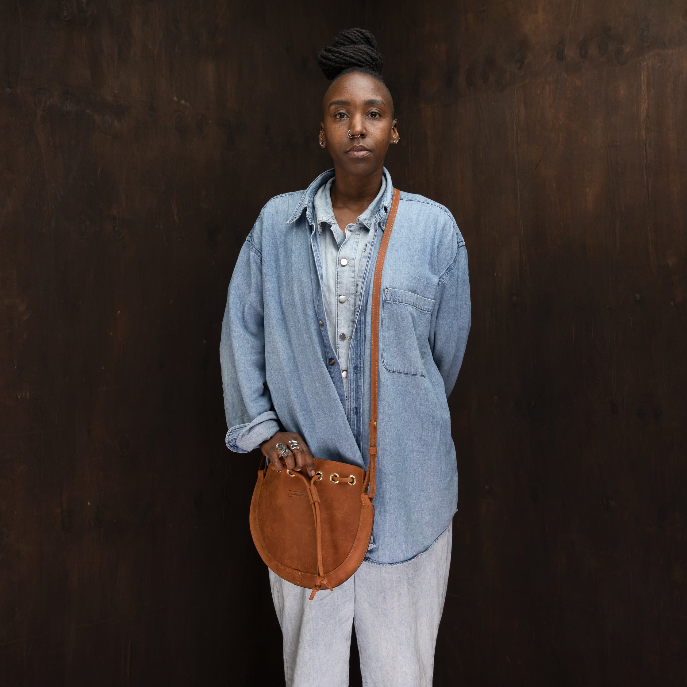 Pull-up Leather Bucket Crossbody Plain - Sandstorm Kenya (Intl)