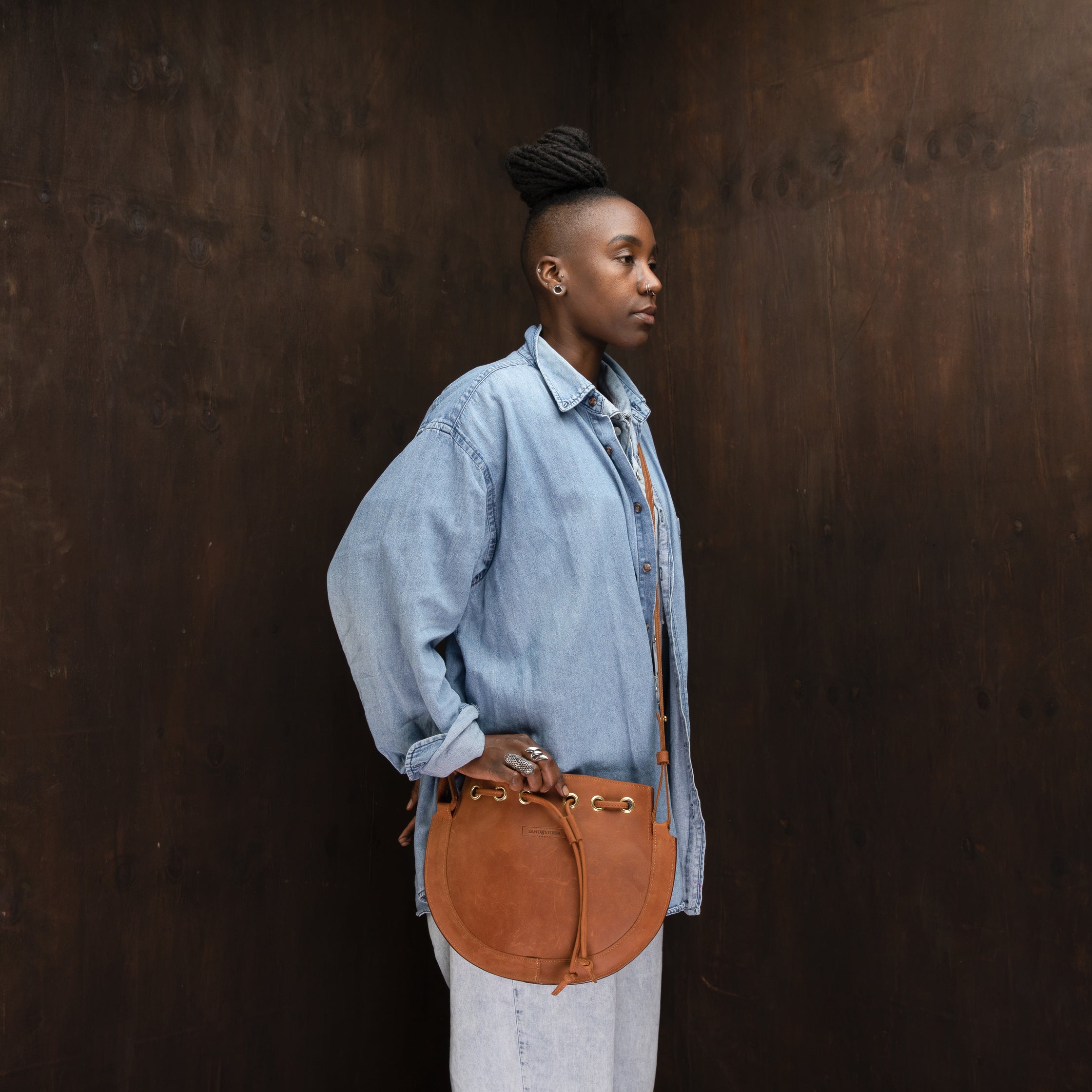 Pull-up Leather Bucket Crossbody Plain - Sandstorm Kenya (Intl)