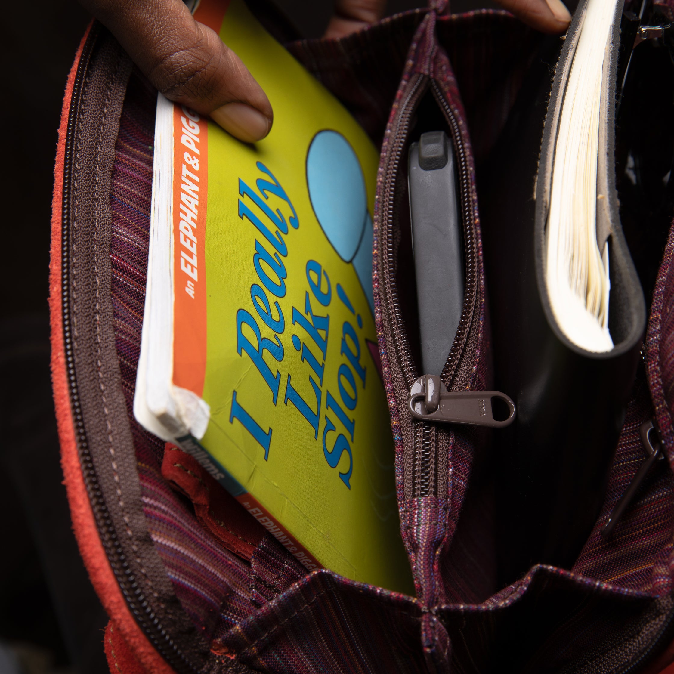 Suede Sporran Crossbody - Sandstorm Kenya (Intl)