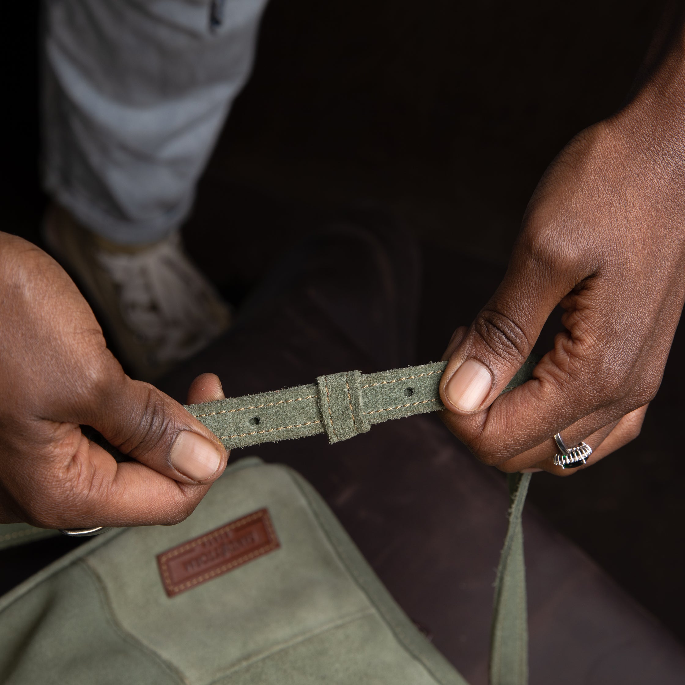 Suede Sporran Crossbody - Sandstorm Kenya (Intl)