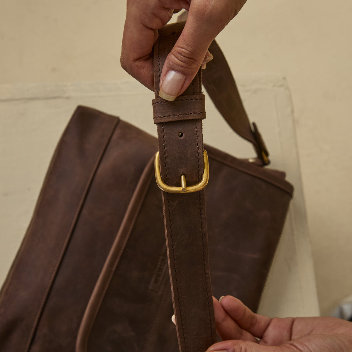 Pull-up Leather Millicent Crossbody