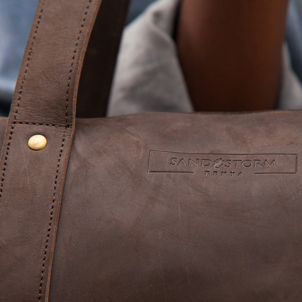 Pull-up Leather Explorer Duffle - Small - Sandstorm Kenya (KE)