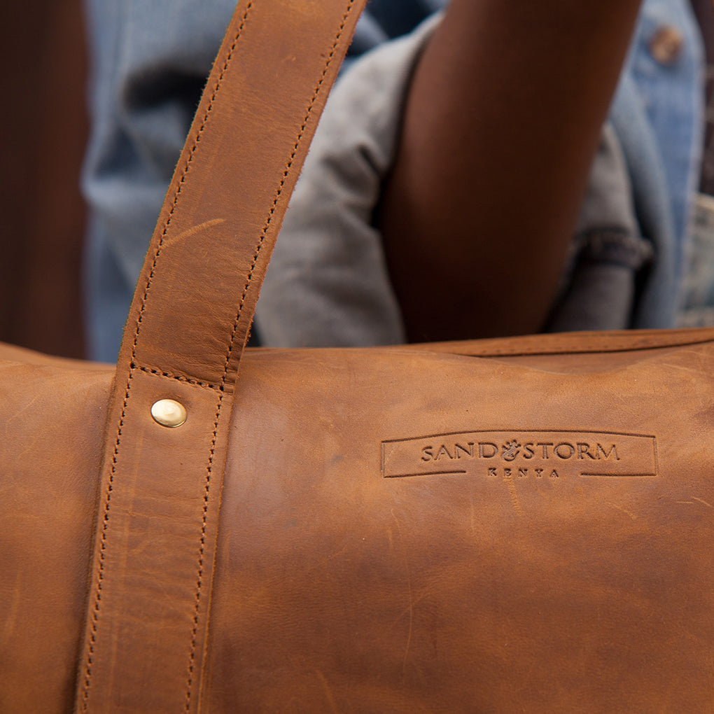 Pull-up Leather Explorer Duffle - Small - Sandstorm Kenya (KE)