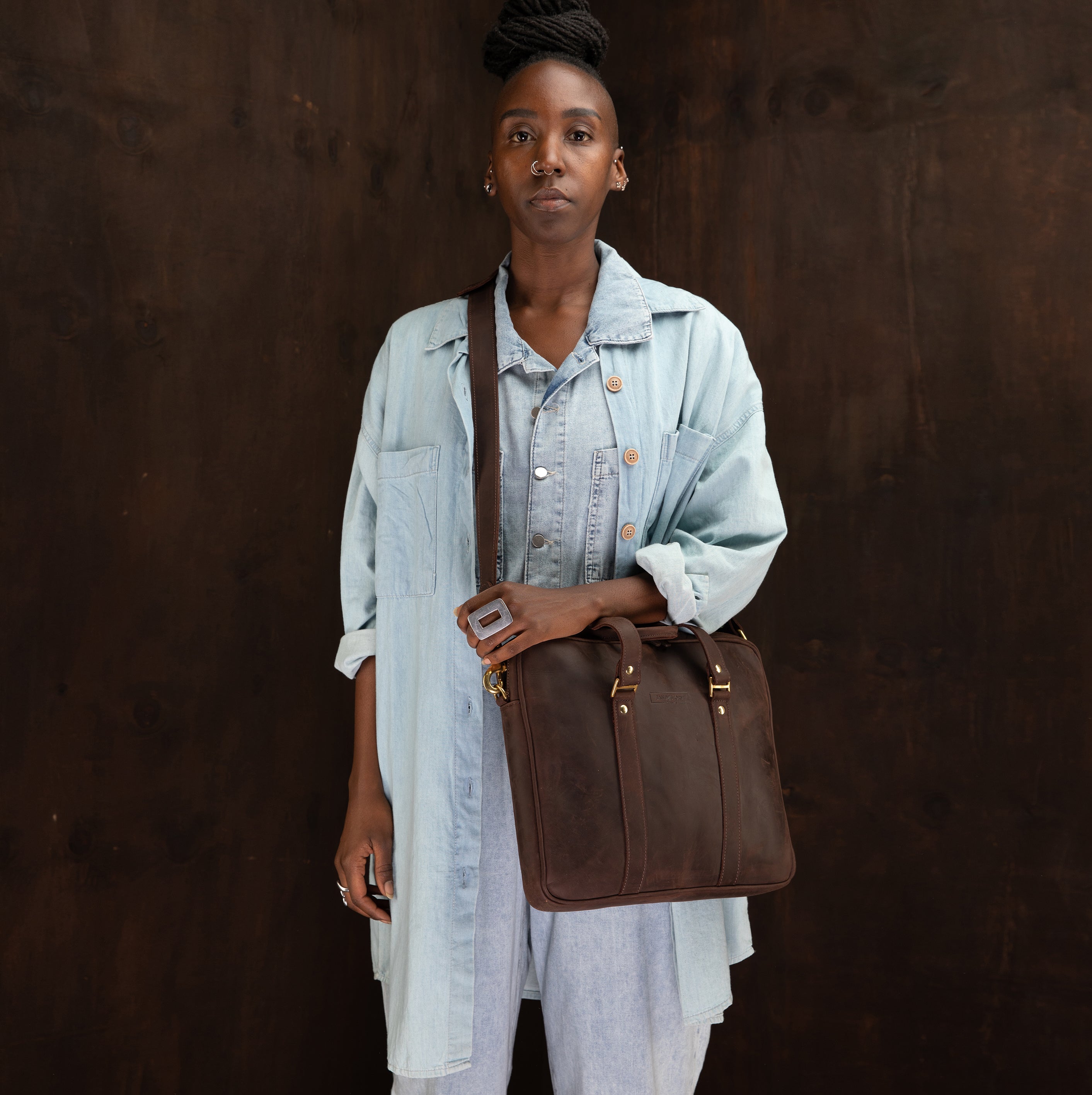Pull-up Leather Pili Folio Bag - Sandstorm Kenya (KE)