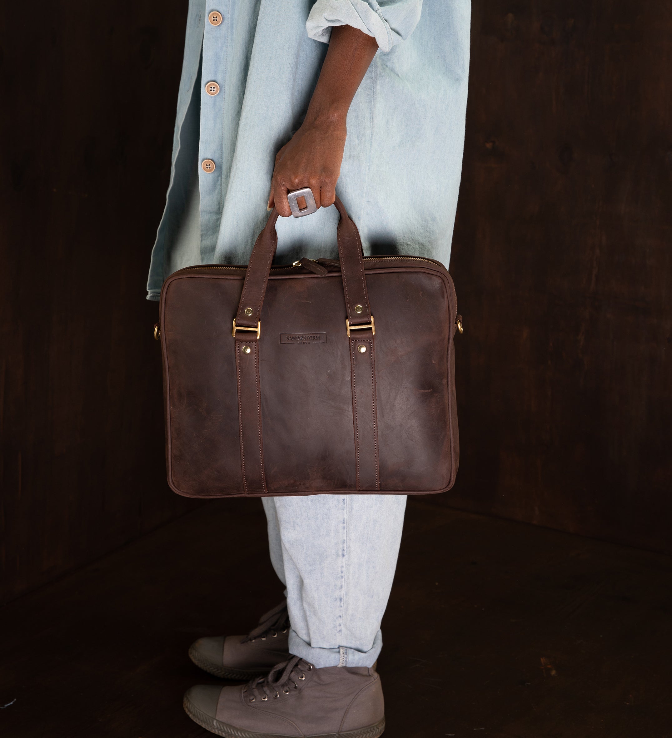 Pull-up Leather Pili Folio Bag - Sandstorm Kenya (KE)