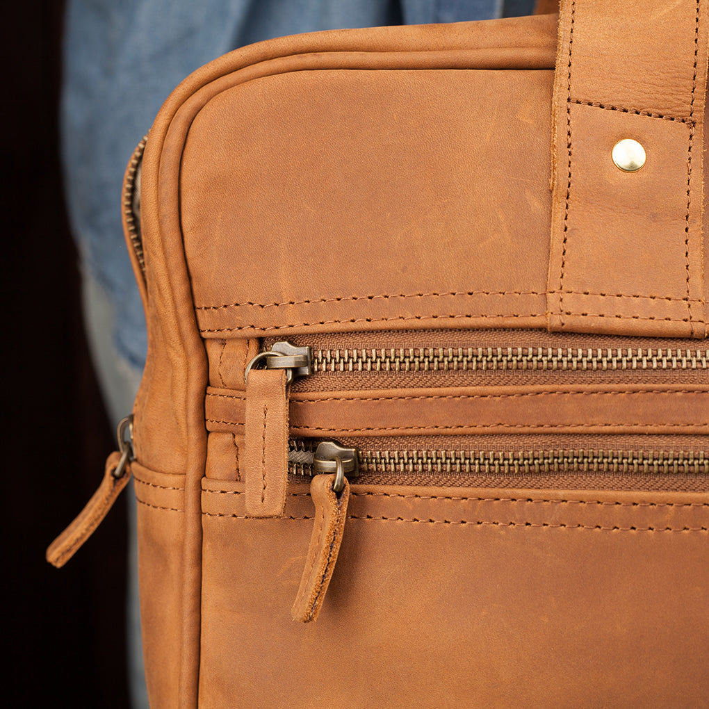 Pull-up Leather Andrew Work Bag - Sandstorm Kenya (KE)