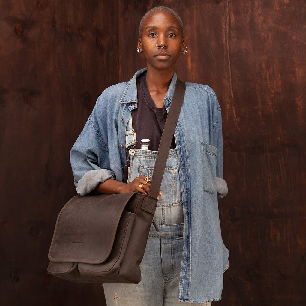 Pull-up Leather Jeremiah Messenger - Sandstorm Kenya (KE)