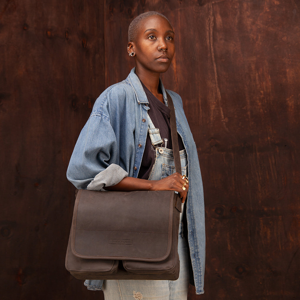 Pull-up Leather Jeremiah Messenger - Sandstorm Kenya (KE)