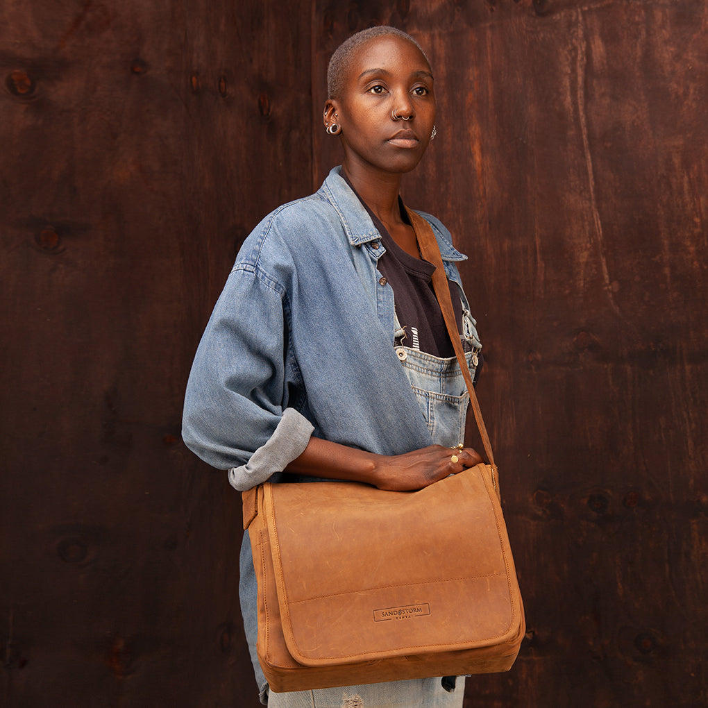 Pull-up Leather Jeremiah Messenger - Sandstorm Kenya (KE)
