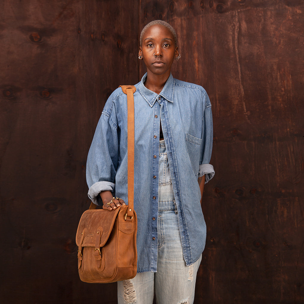 Pull-up Leather Dominic Satchel - Sandstorm Kenya (KE)