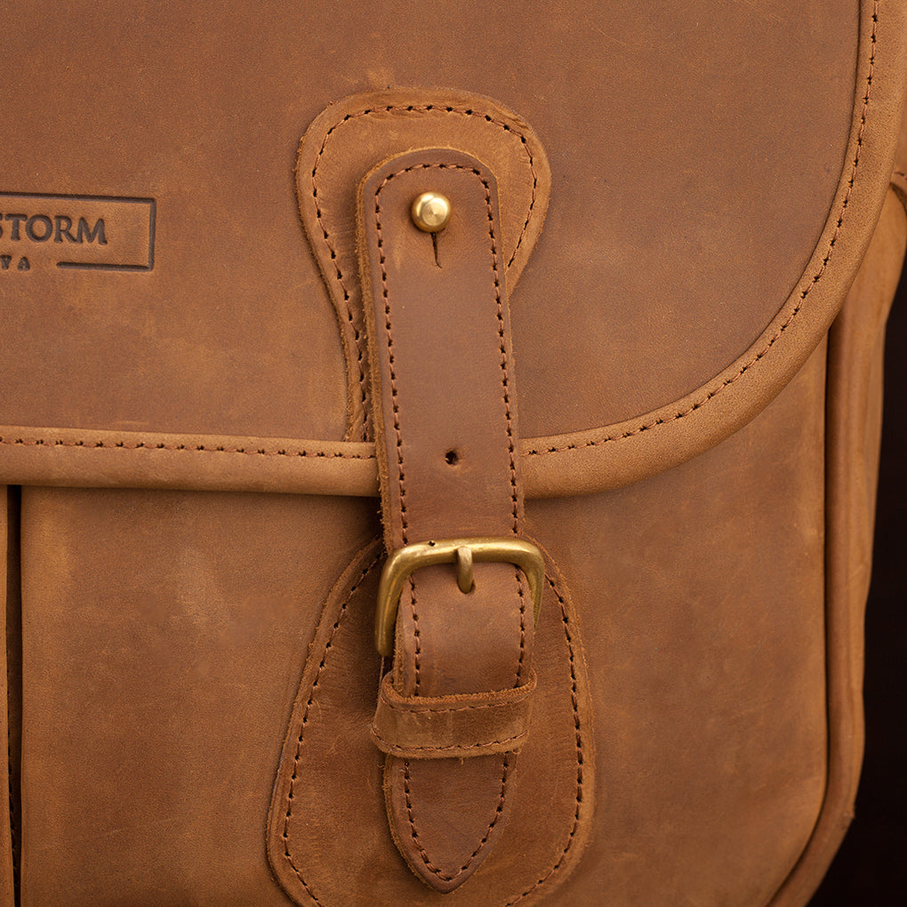 Pull-up Leather Dominic Satchel - Sandstorm Kenya (KE)