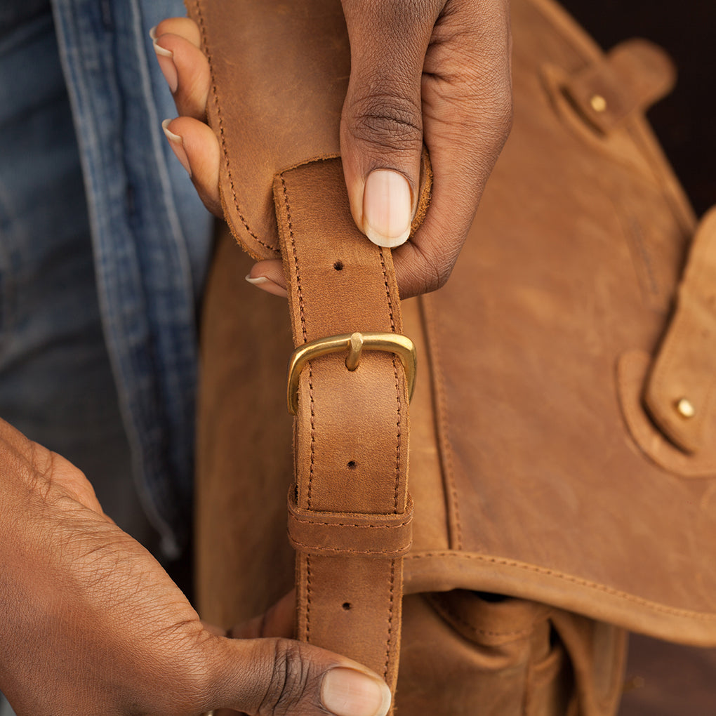 Pull-up Leather Dominic Satchel - Sandstorm Kenya (KE)