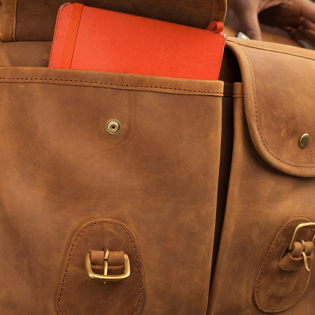 Pull-up Leather Dominic Satchel - Sandstorm Kenya (KE)