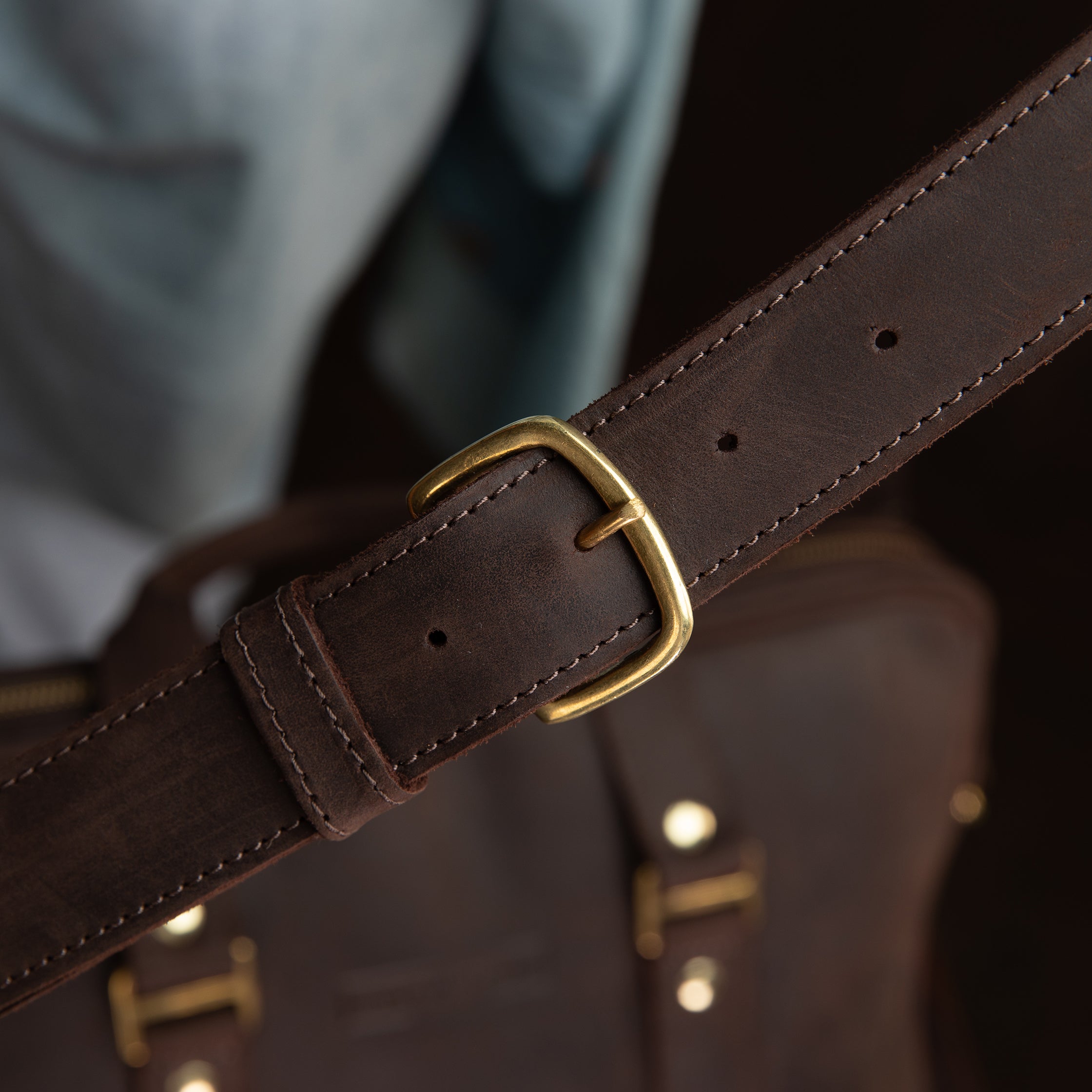 Pull-up Leather Pili Folio Bag - Sandstorm Kenya (KE)