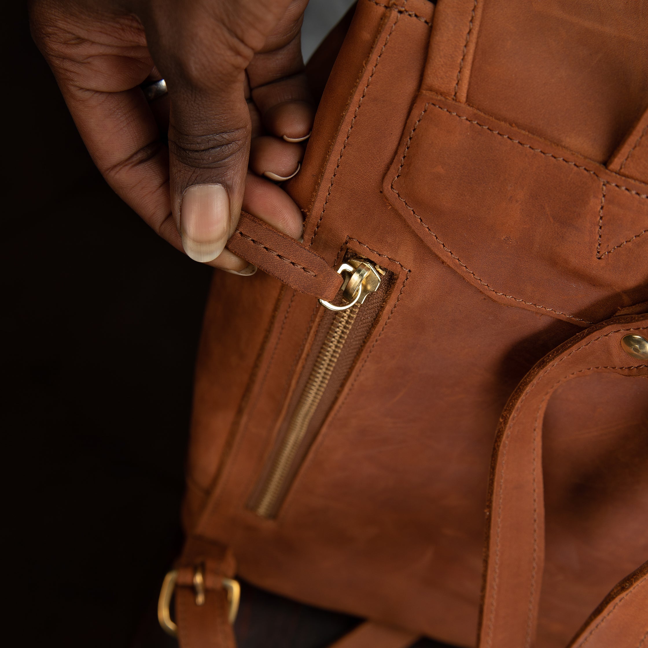 Pull-up Leather Cecilia Backpack - Sandstorm Kenya (KE)