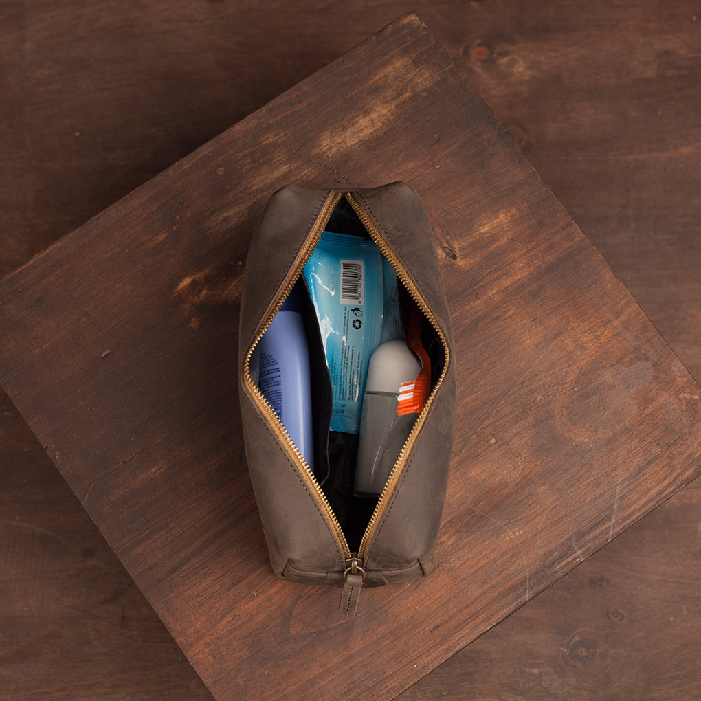Pull-up Leather Weekend Washbag - Sandstorm Kenya (KE)