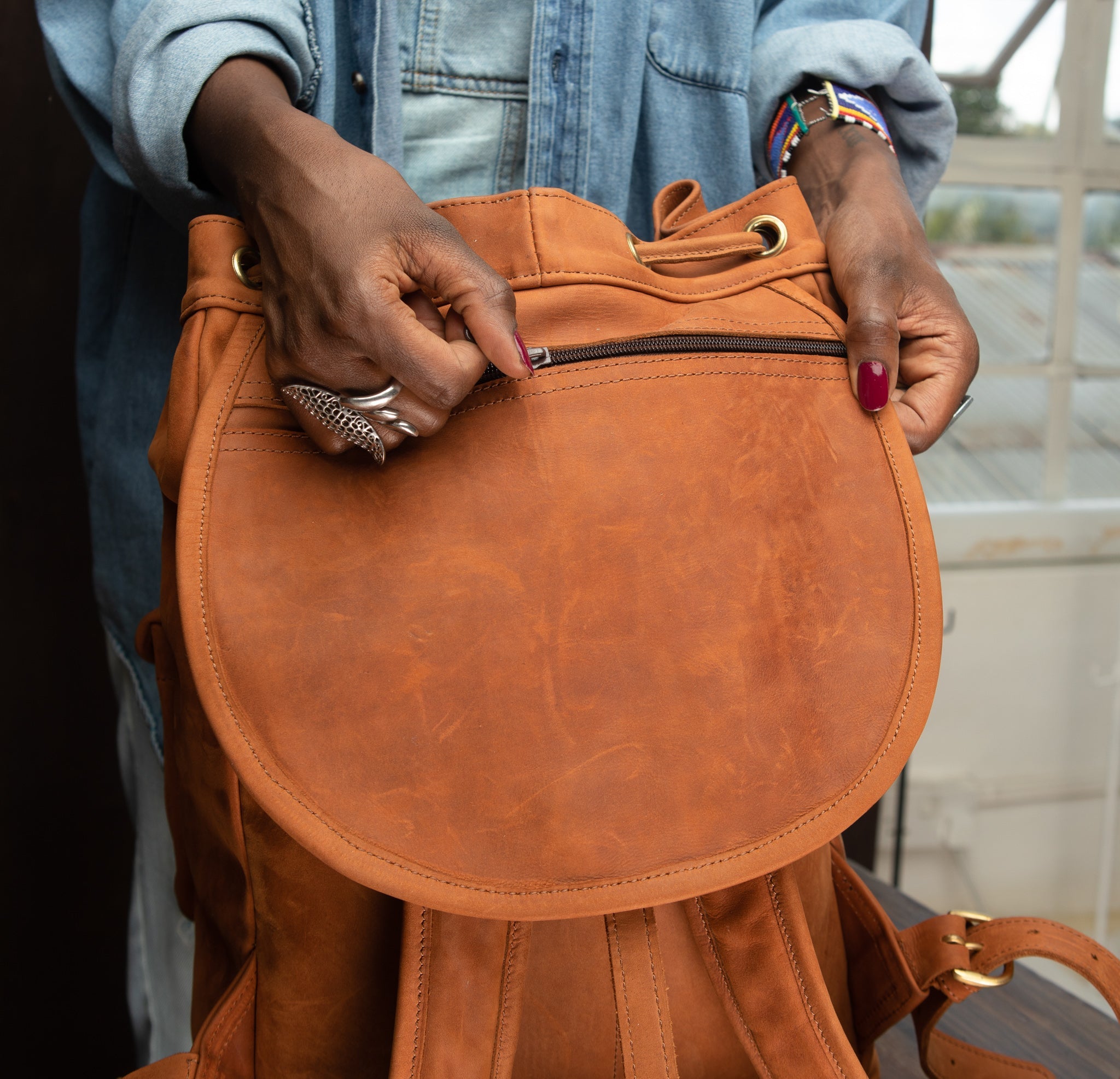 Pull-up Leather Moshi Backpack - Sandstorm Kenya (KE)
