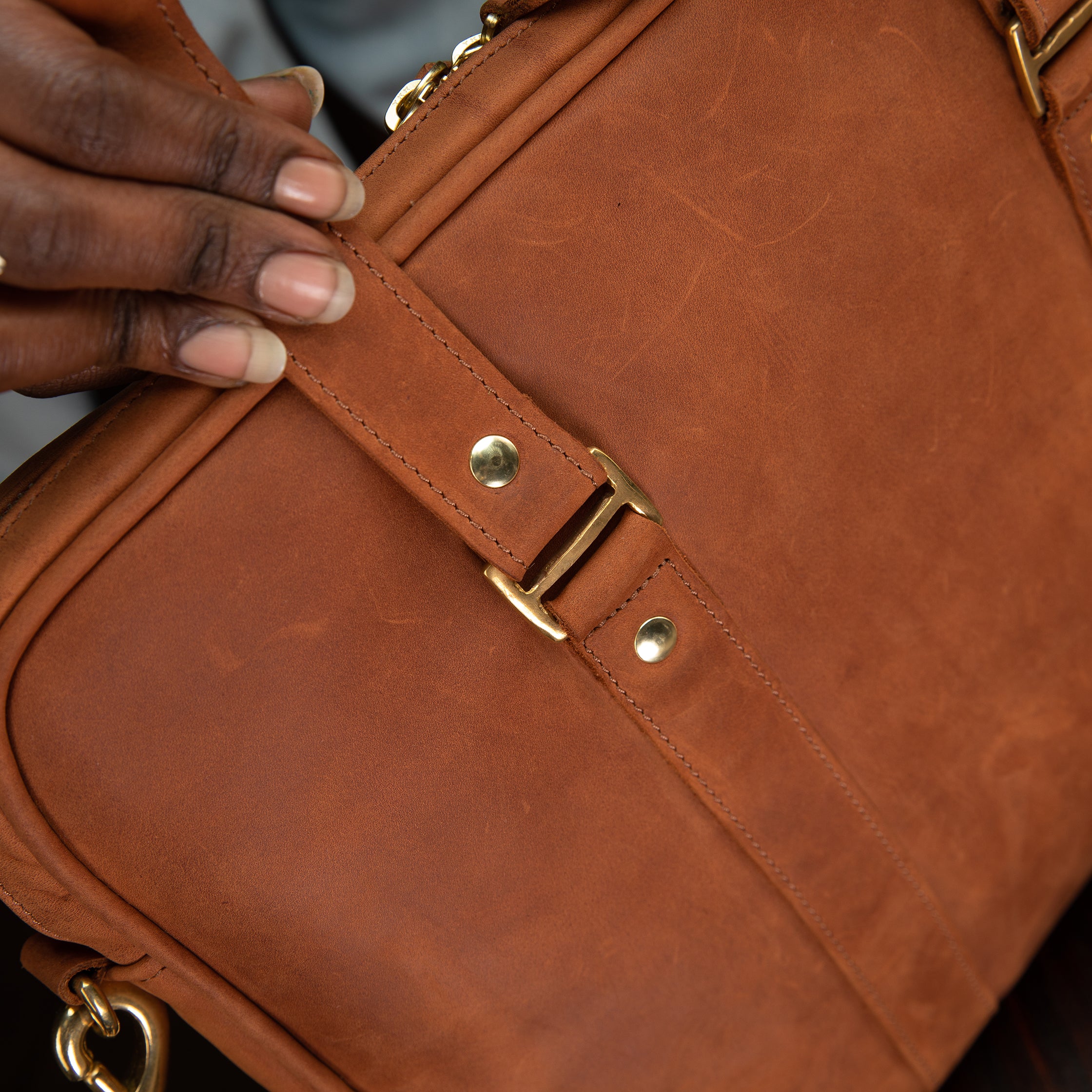 Pull-up Leather Pili Folio Bag - Sandstorm Kenya (Intl)