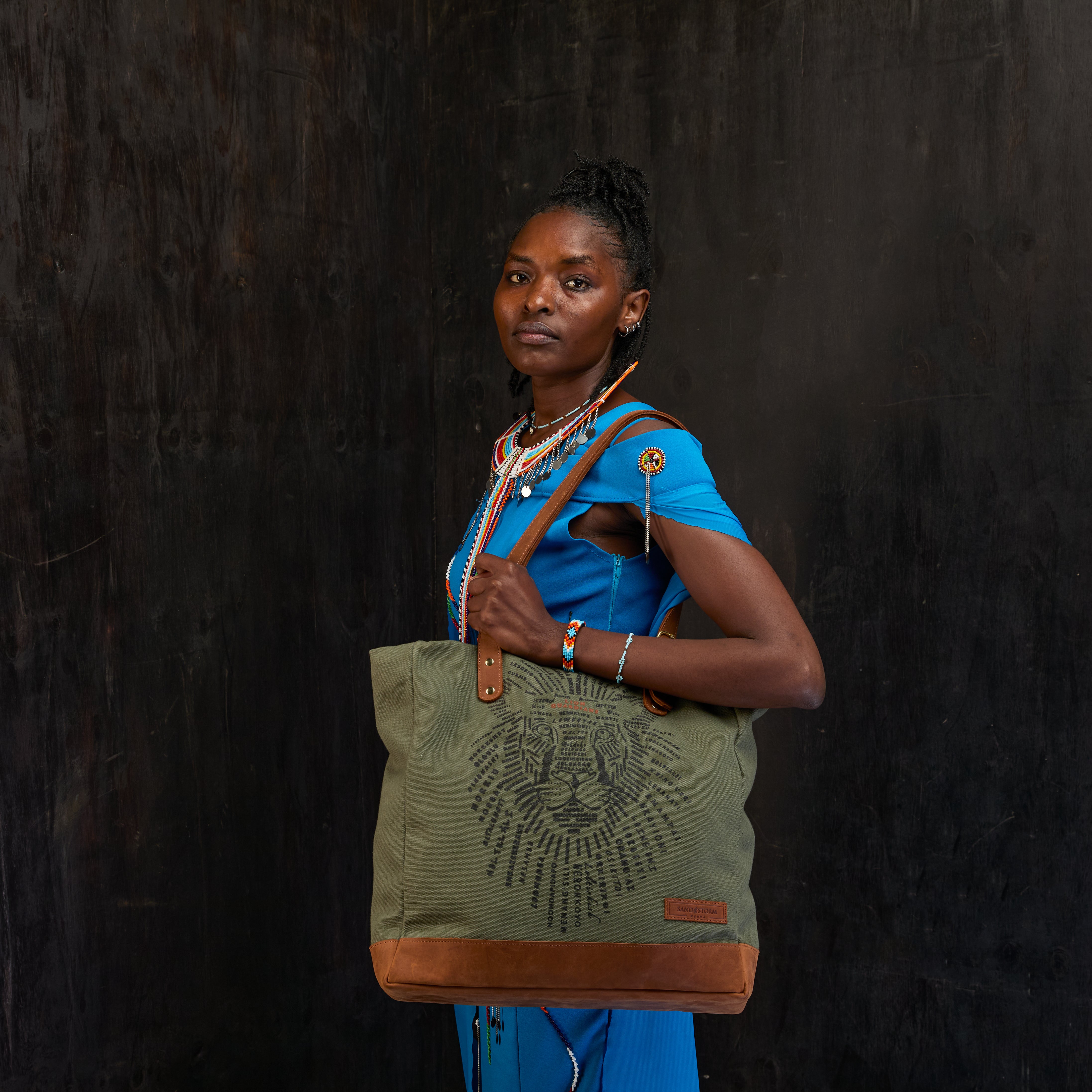 Canvas Metrine Tote x Lion Guardian (Bond)