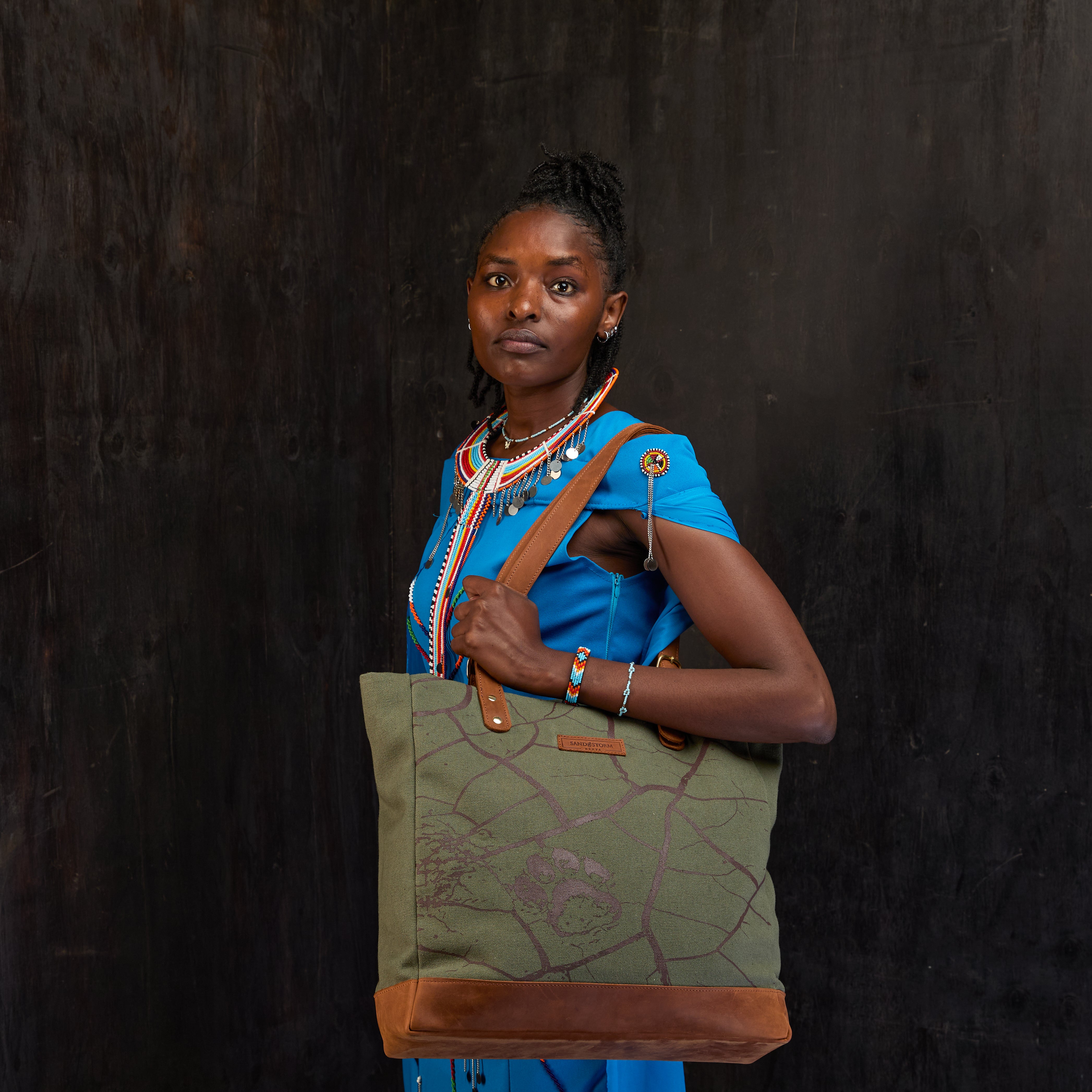 Canvas Metrine Tote x Lion Guardian (Bond)