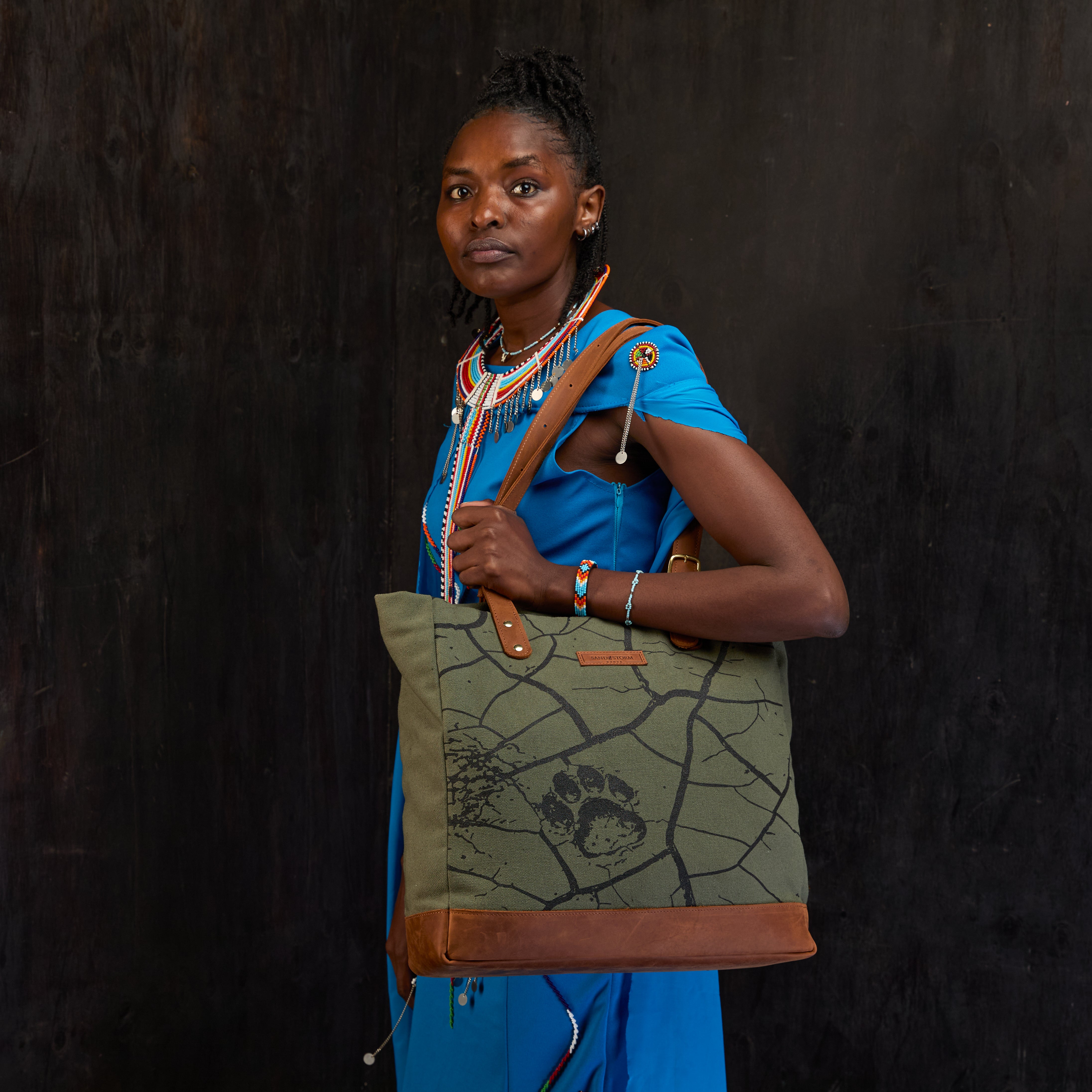 Canvas Metrine Tote x Lion Guardian (Bond)