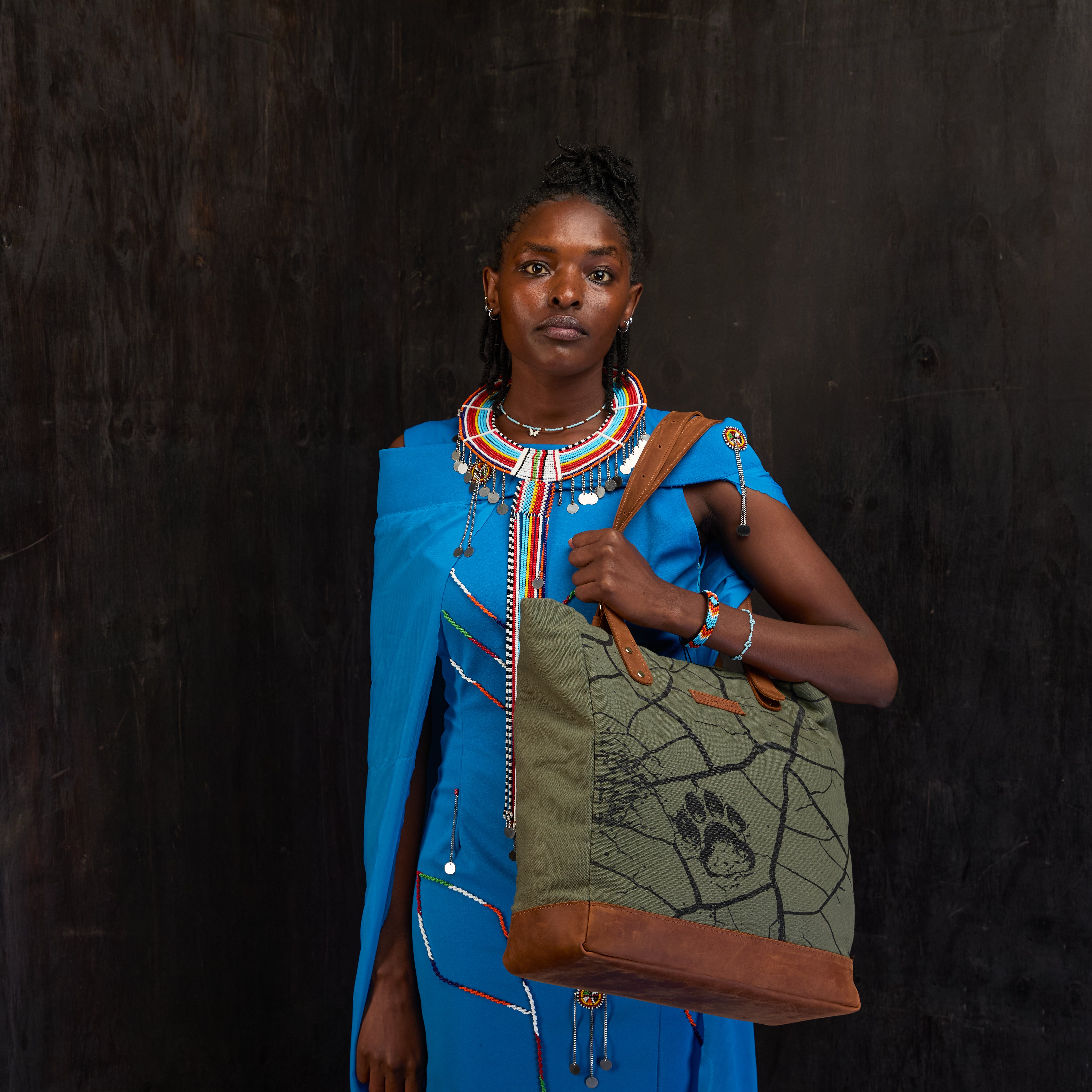 Canvas Metrine Tote x Lion Guardian (Bond)