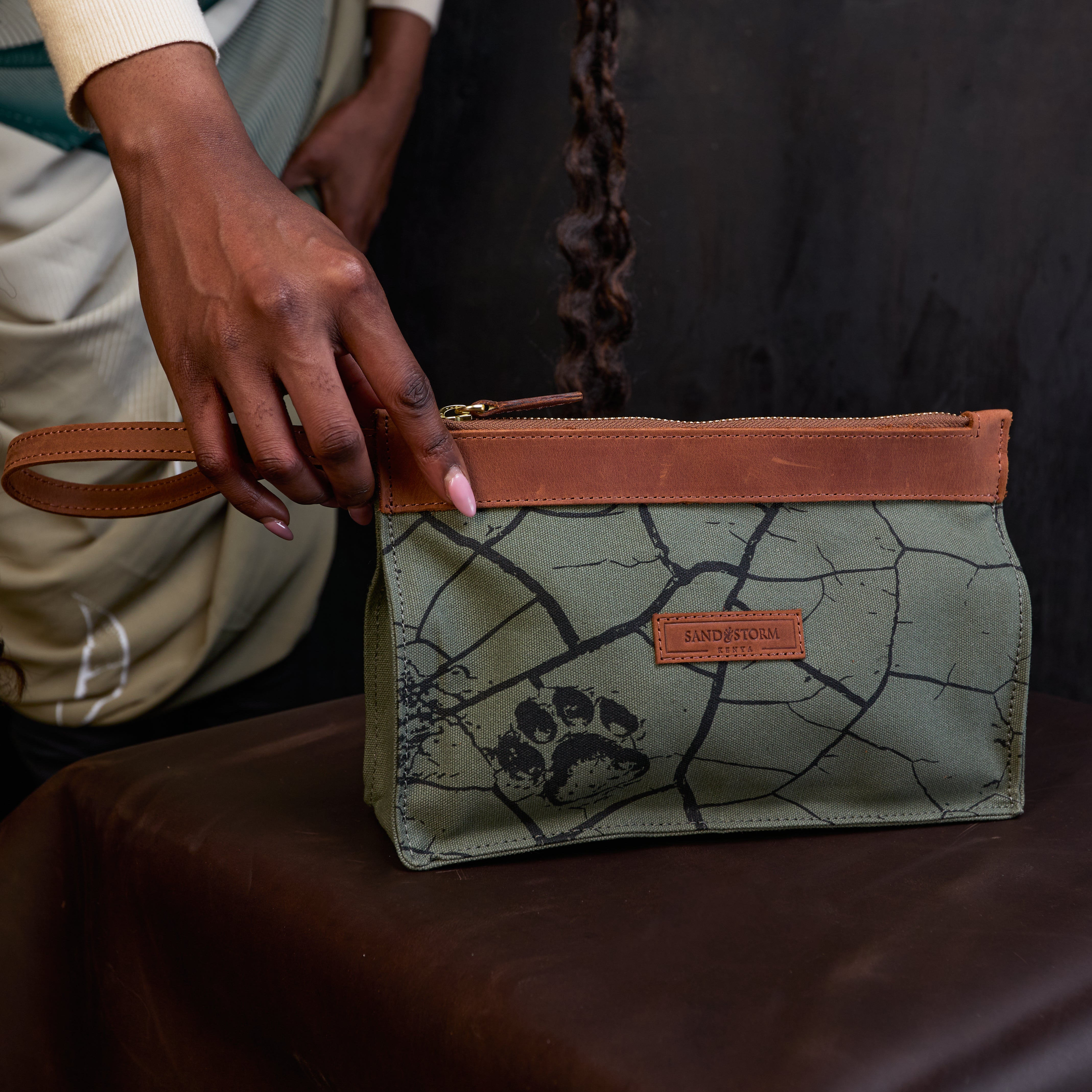 Agnes pouch x Lion Guardian
