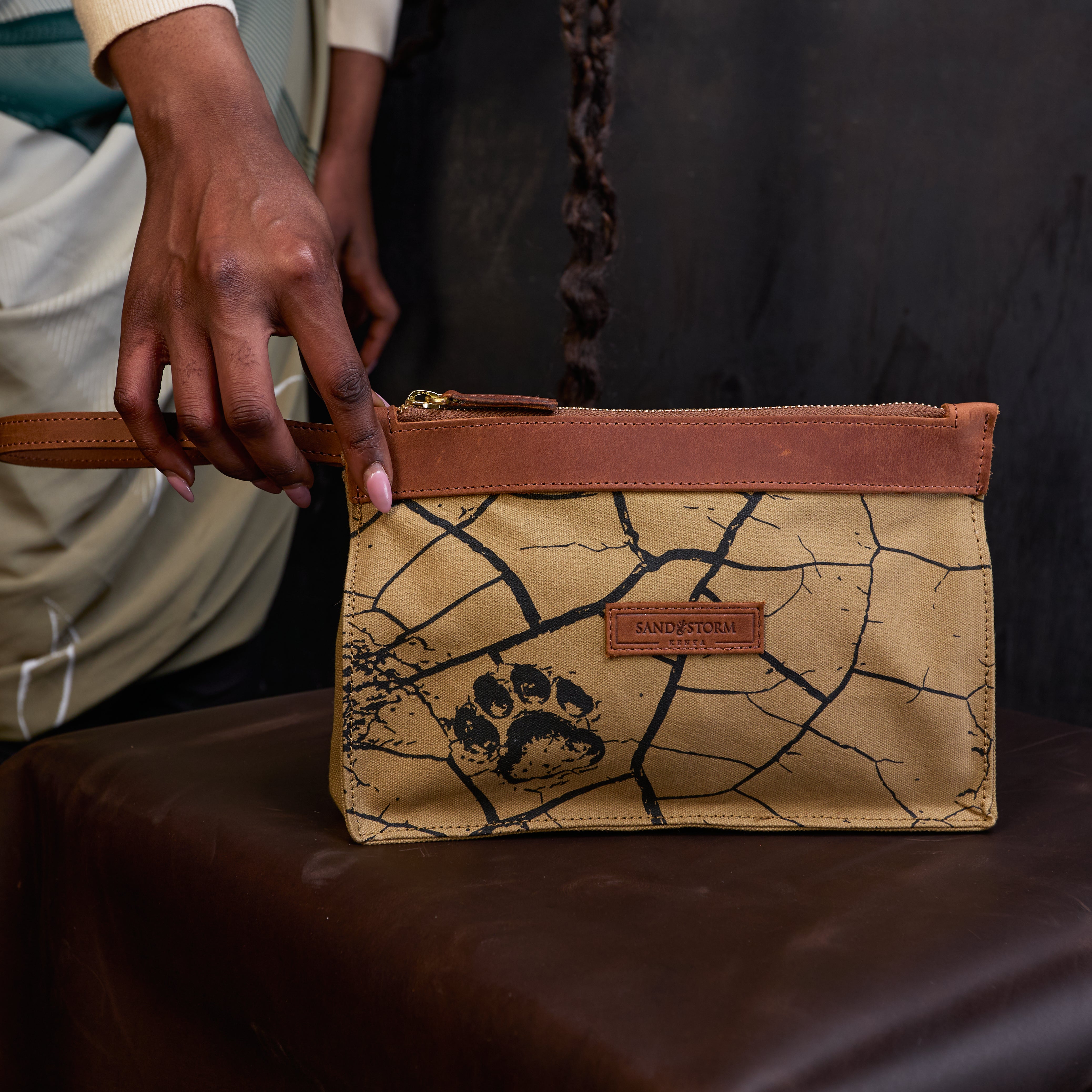Agnes pouch x Lion Guardian