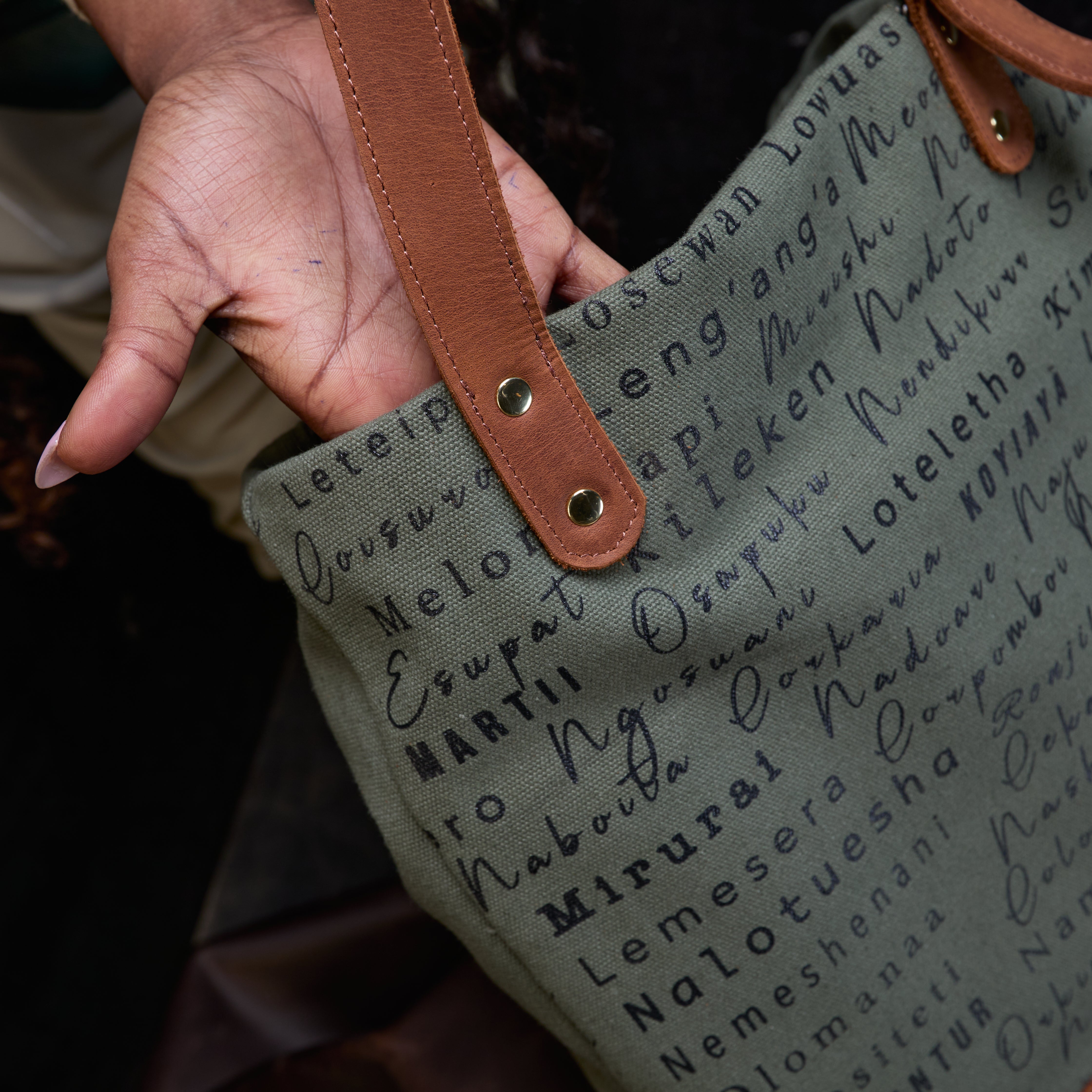 Canvas Metrine Tote x Lion Guardian (Bond)