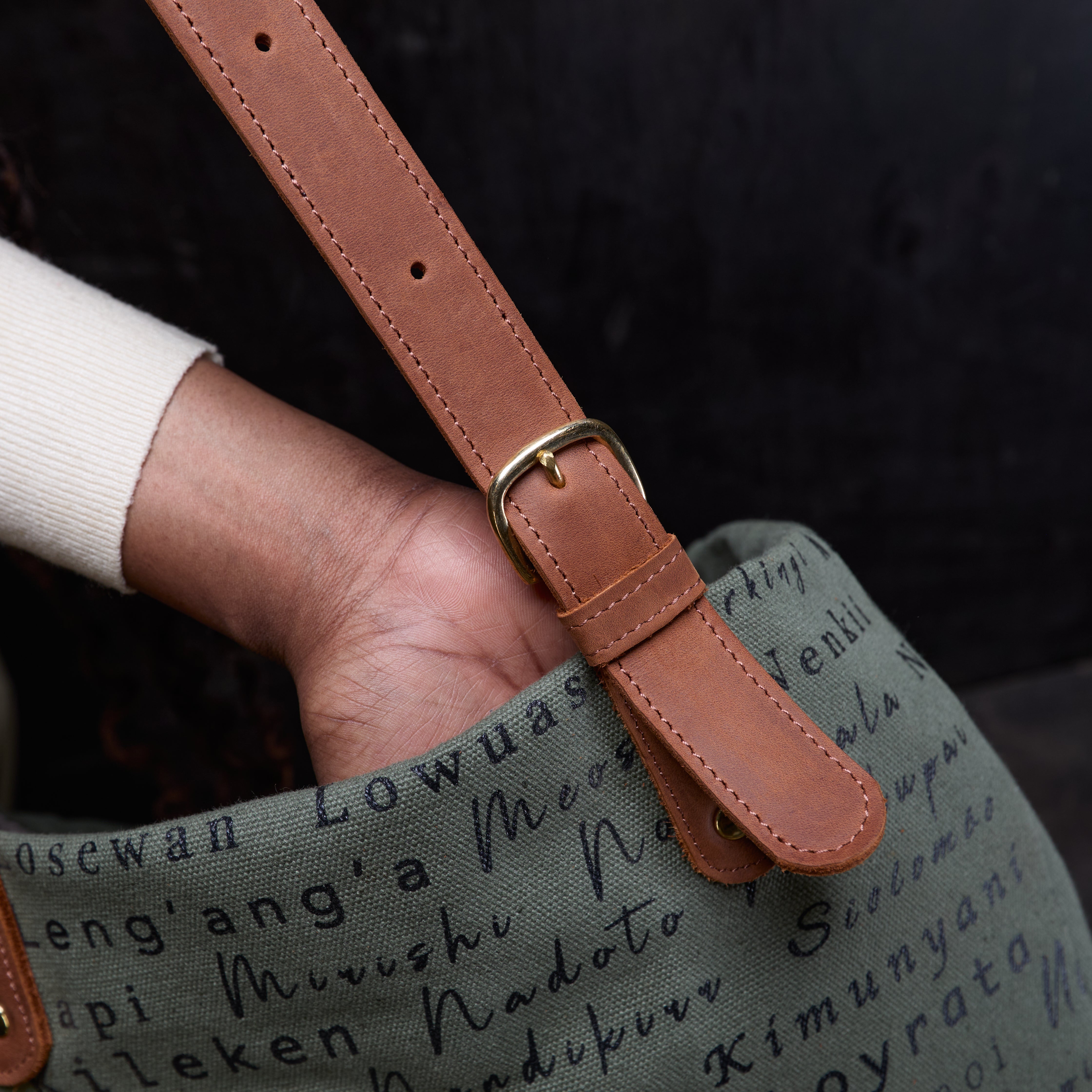 Canvas Metrine Tote x Lion Guardian (Bond)