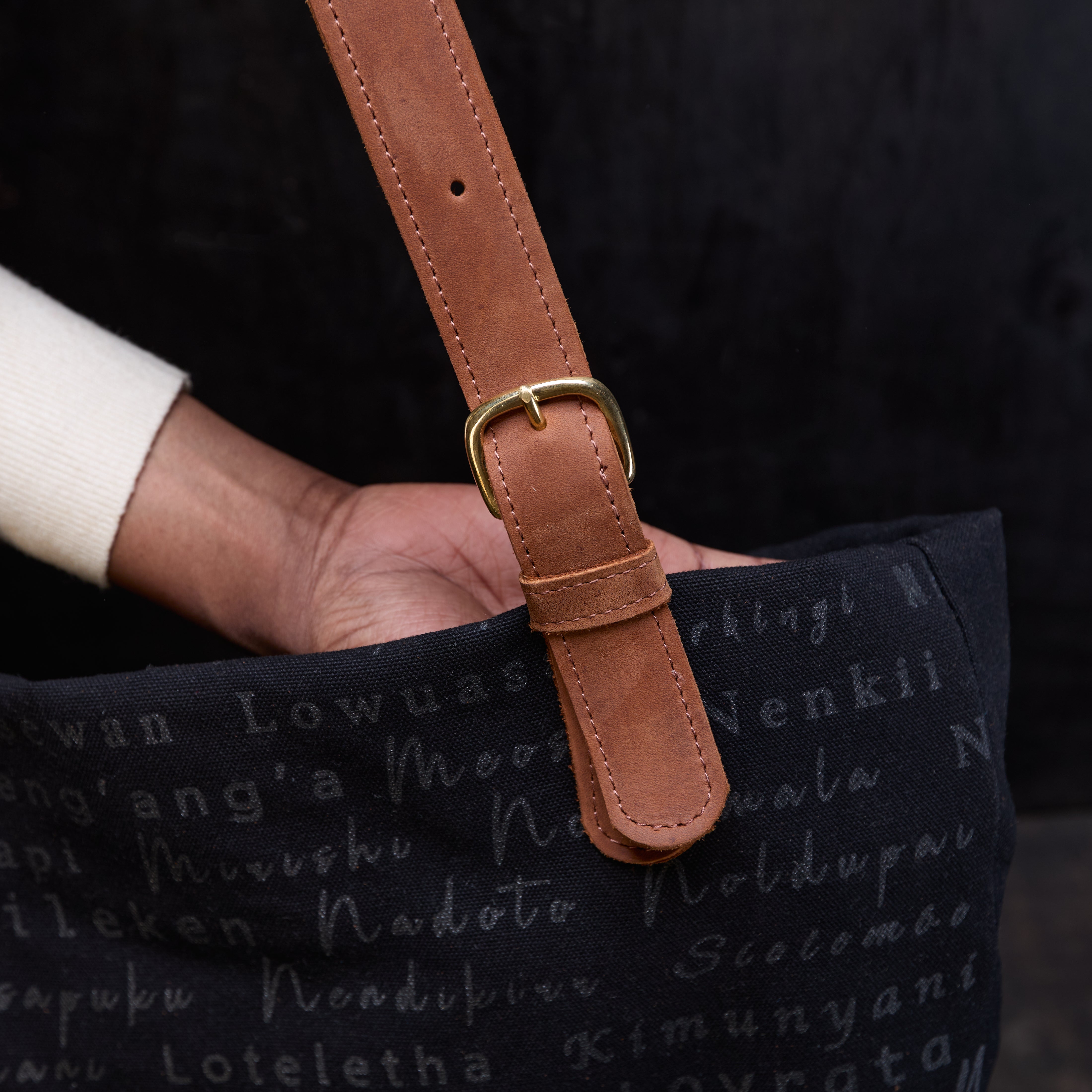 Canvas Metrine Tote x Lion Guardian (Bond)