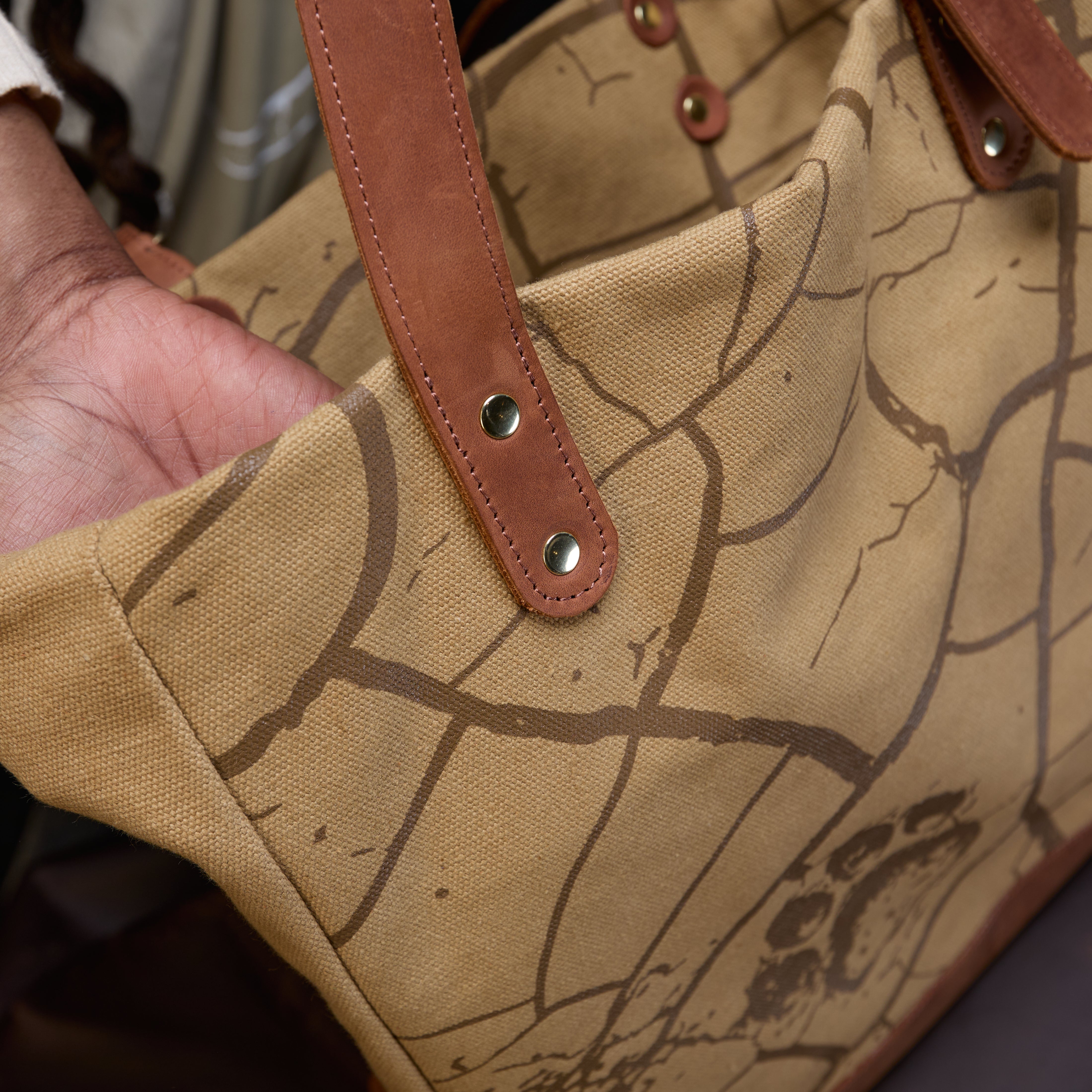 Canvas Metrine Tote x Lion Guardian (Bond)