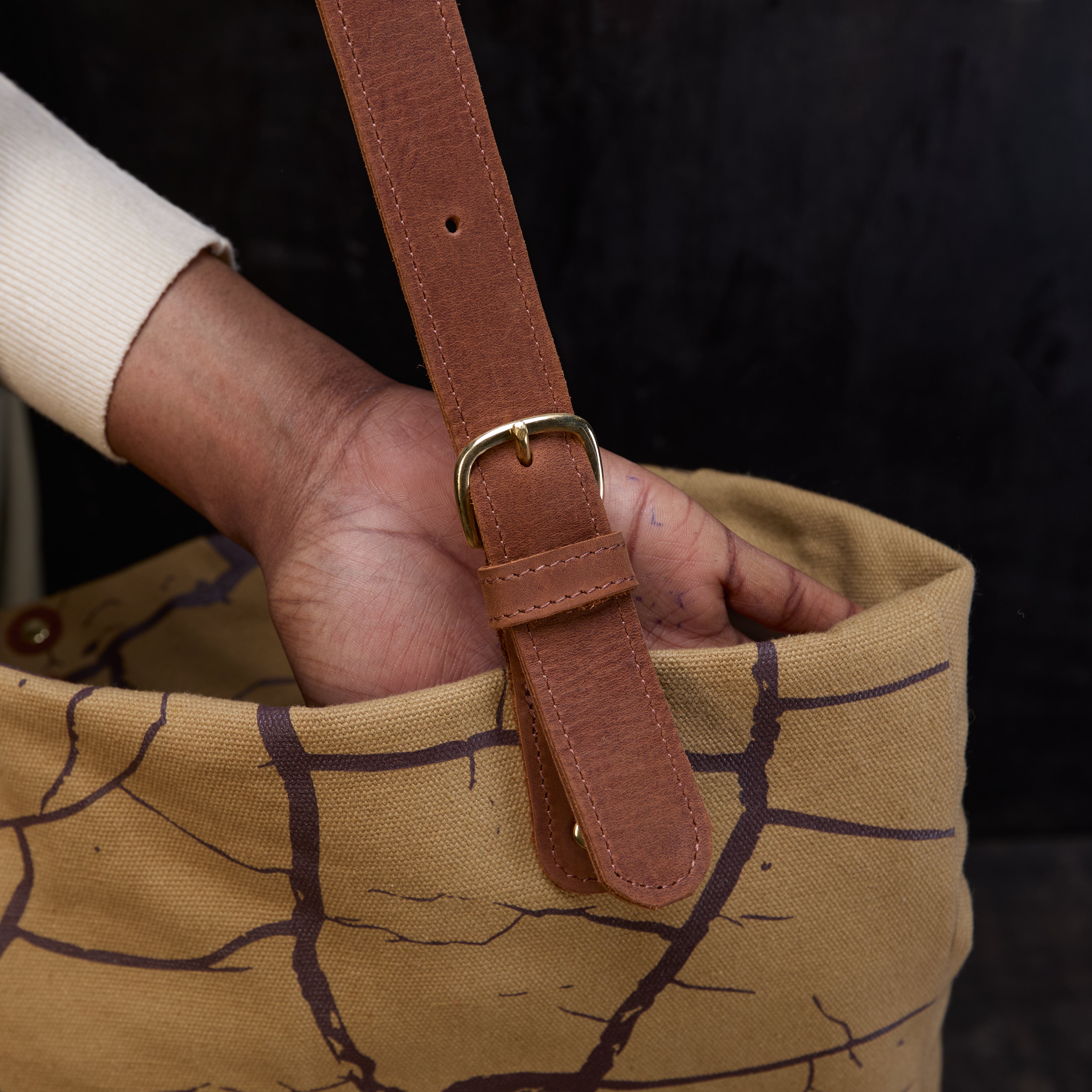 Canvas Metrine Tote x Lion Guardian (Bond)