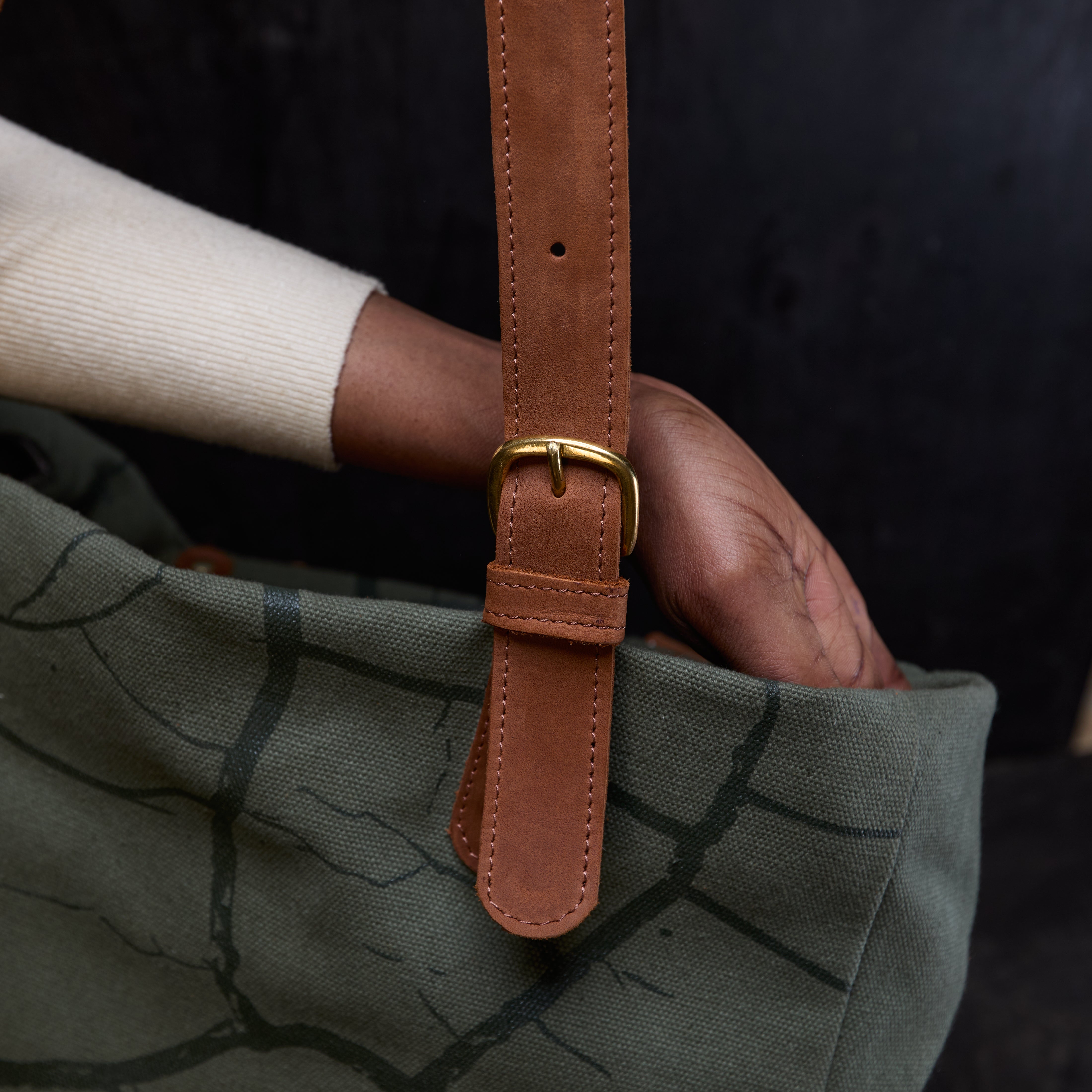 Canvas Metrine Tote x Lion Guardian (Bond)