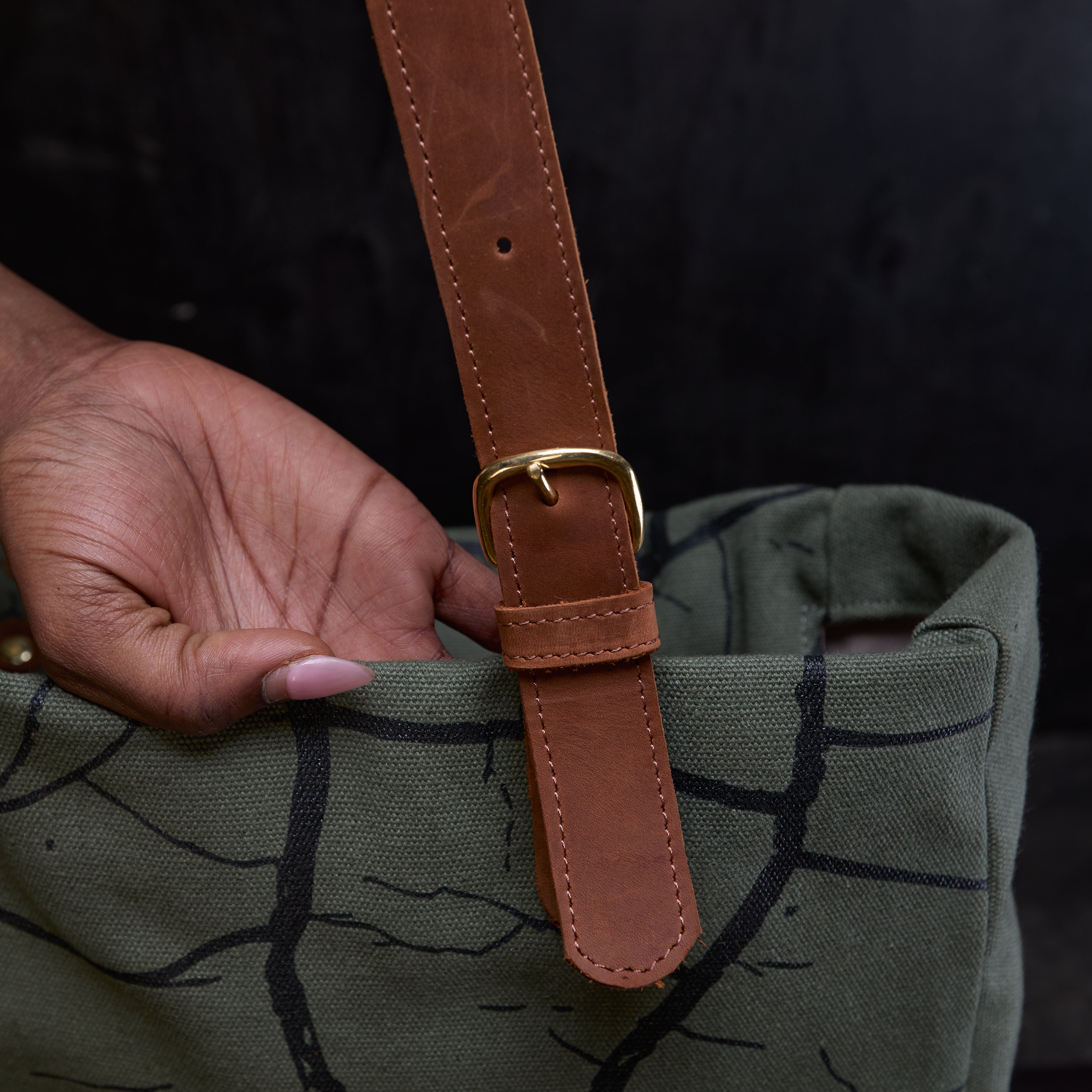 Canvas Metrine Tote x Lion Guardian (Bond)