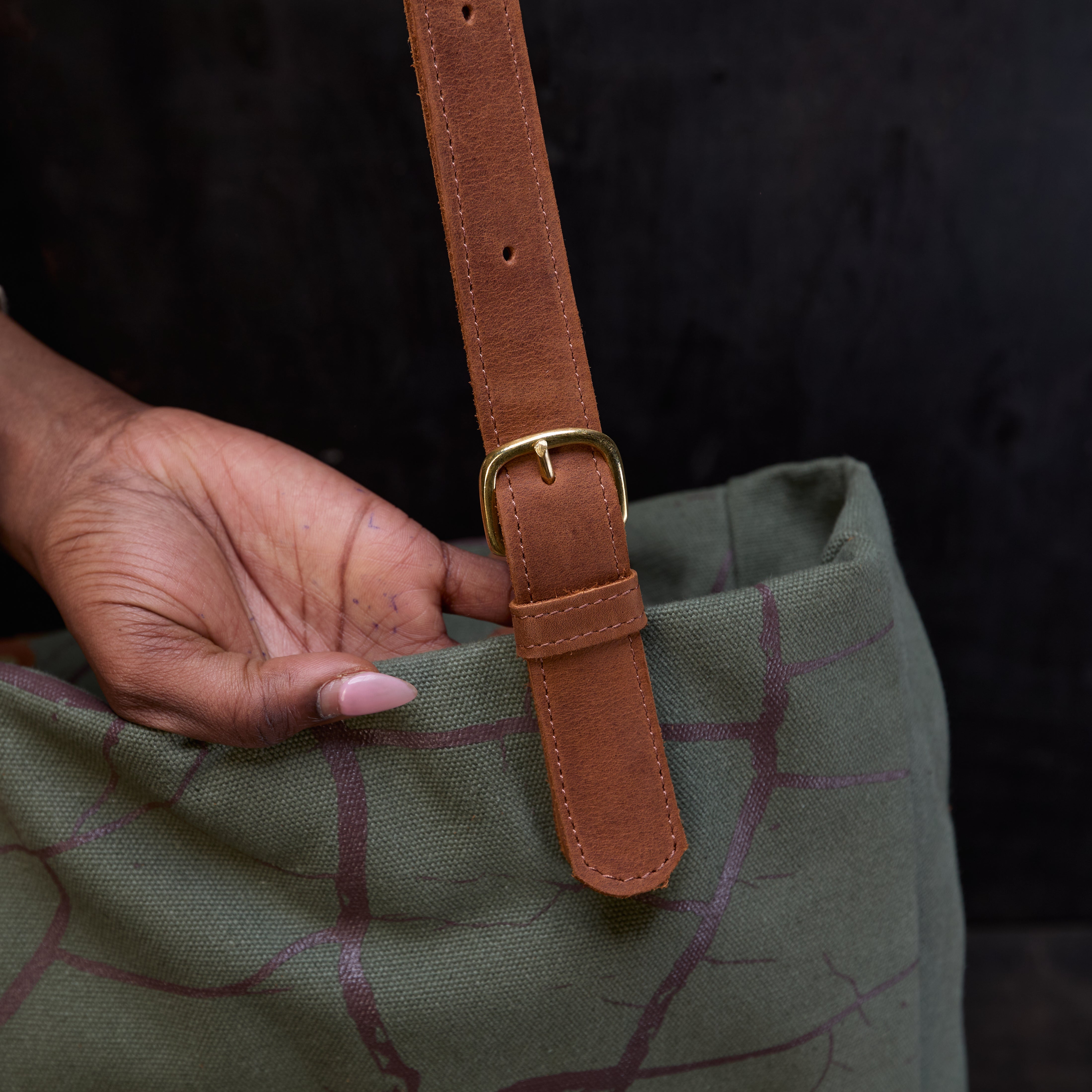 Canvas Metrine Tote x Lion Guardian (Bond)